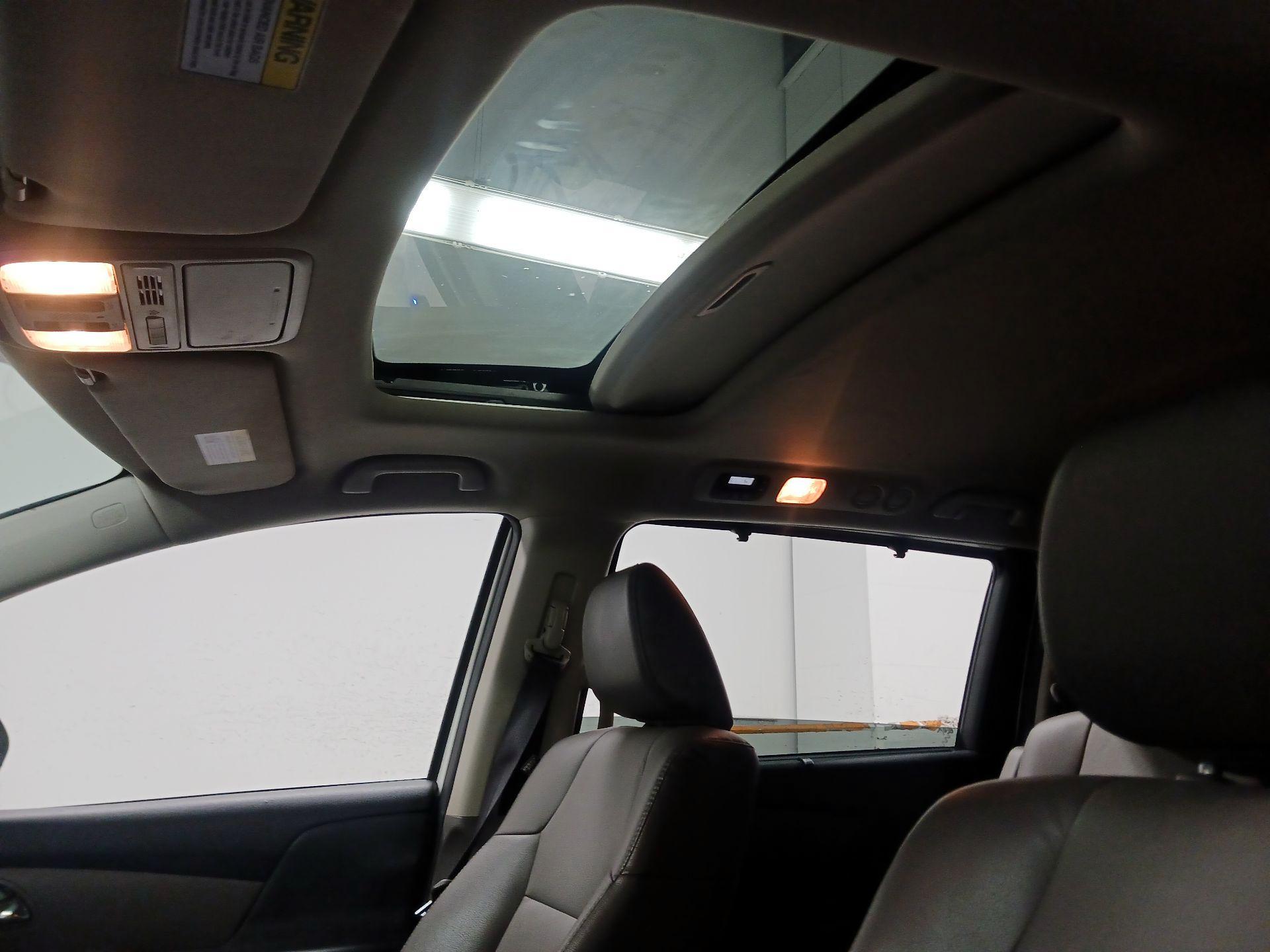 Thumbnail: 2015 Honda Odyssey - 17
