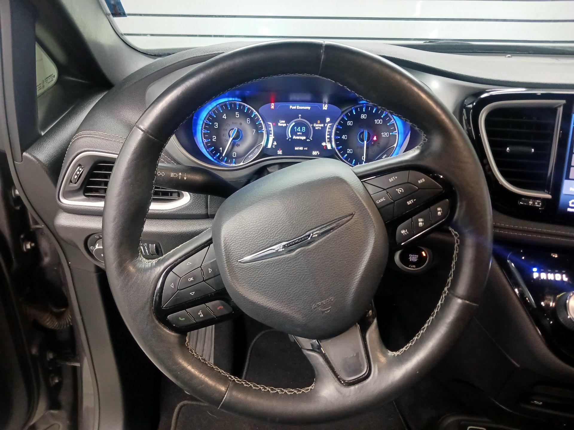 Thumbnail: 2021 Chrysler Pacifica - 10