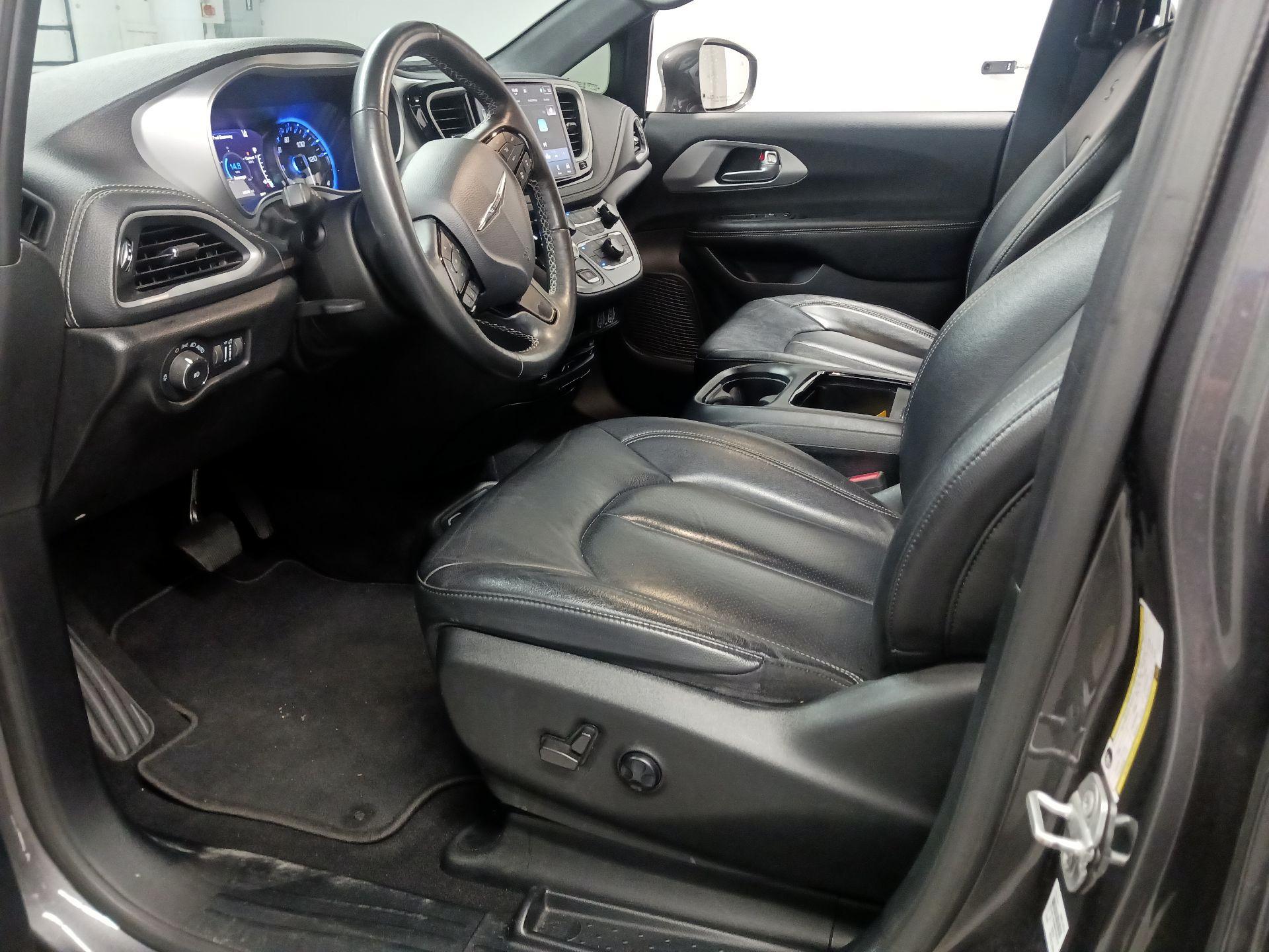 Thumbnail: 2021 Chrysler Pacifica - 11