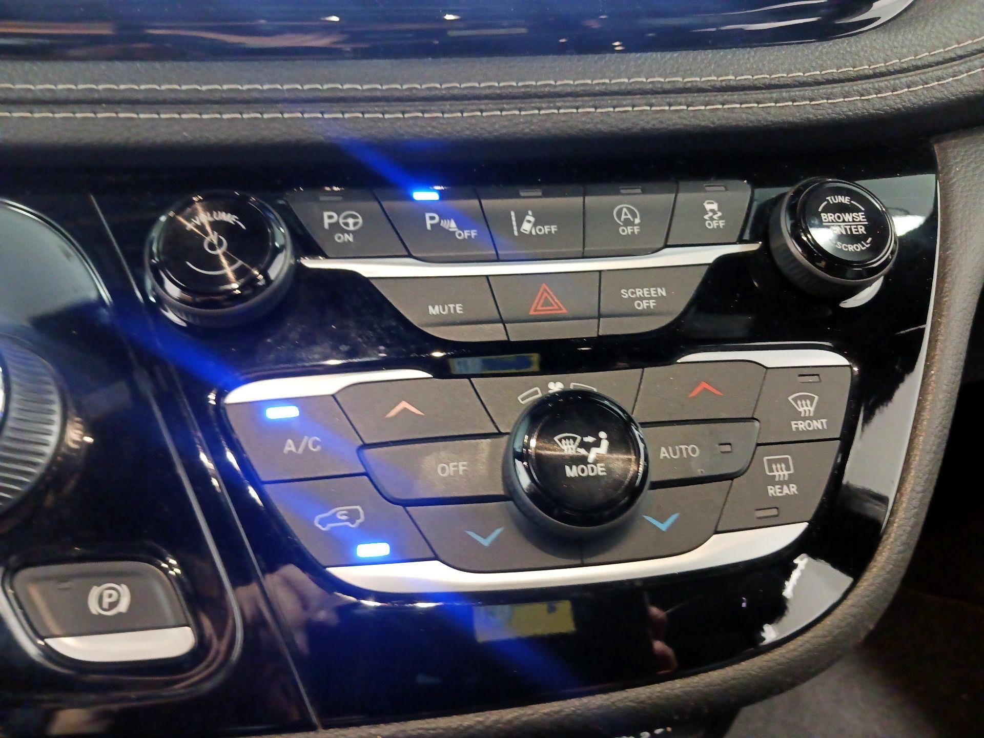 Thumbnail: 2021 Chrysler Pacifica - 15