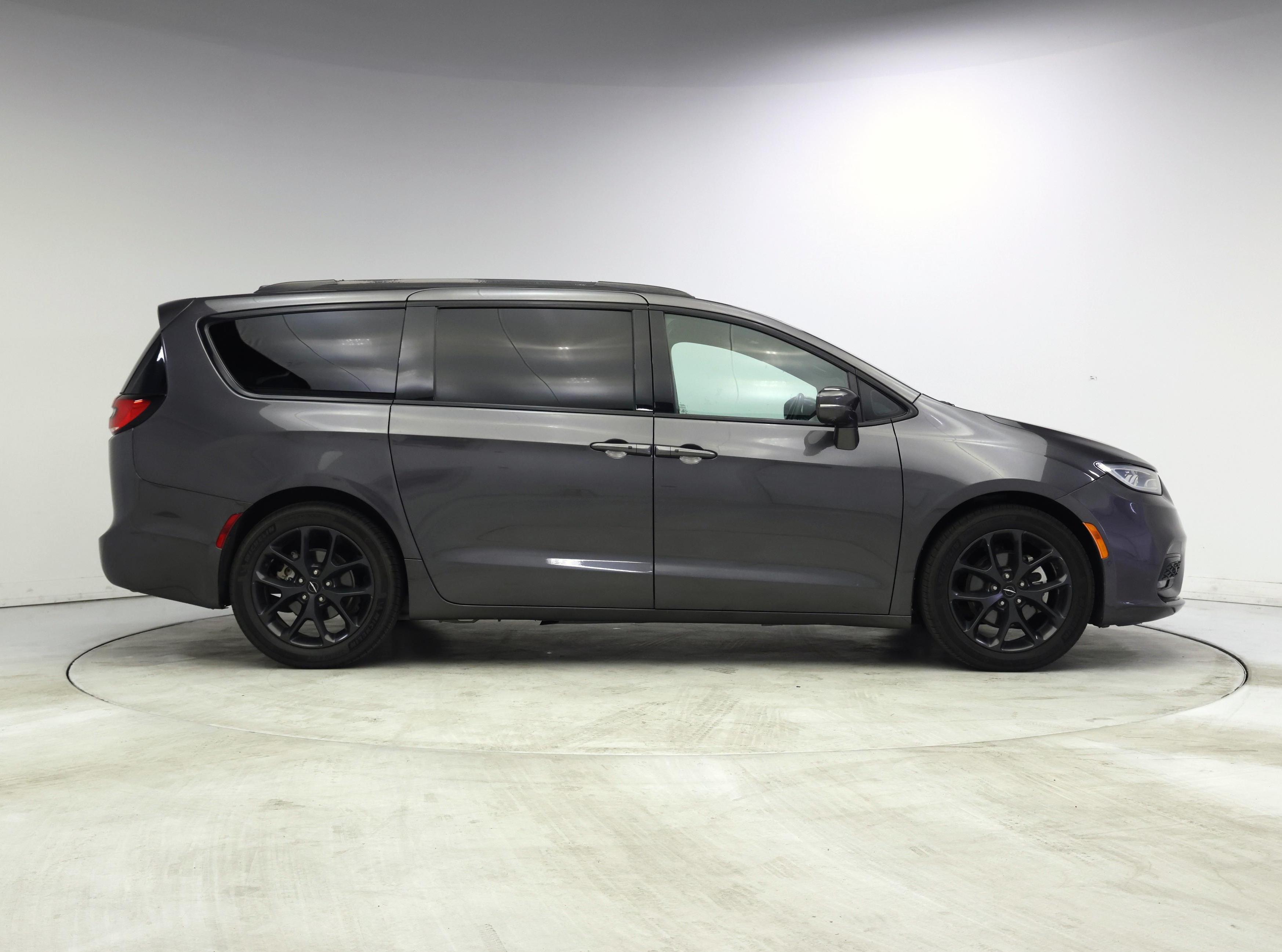 Thumbnail: 2021 Chrysler Pacifica - 7