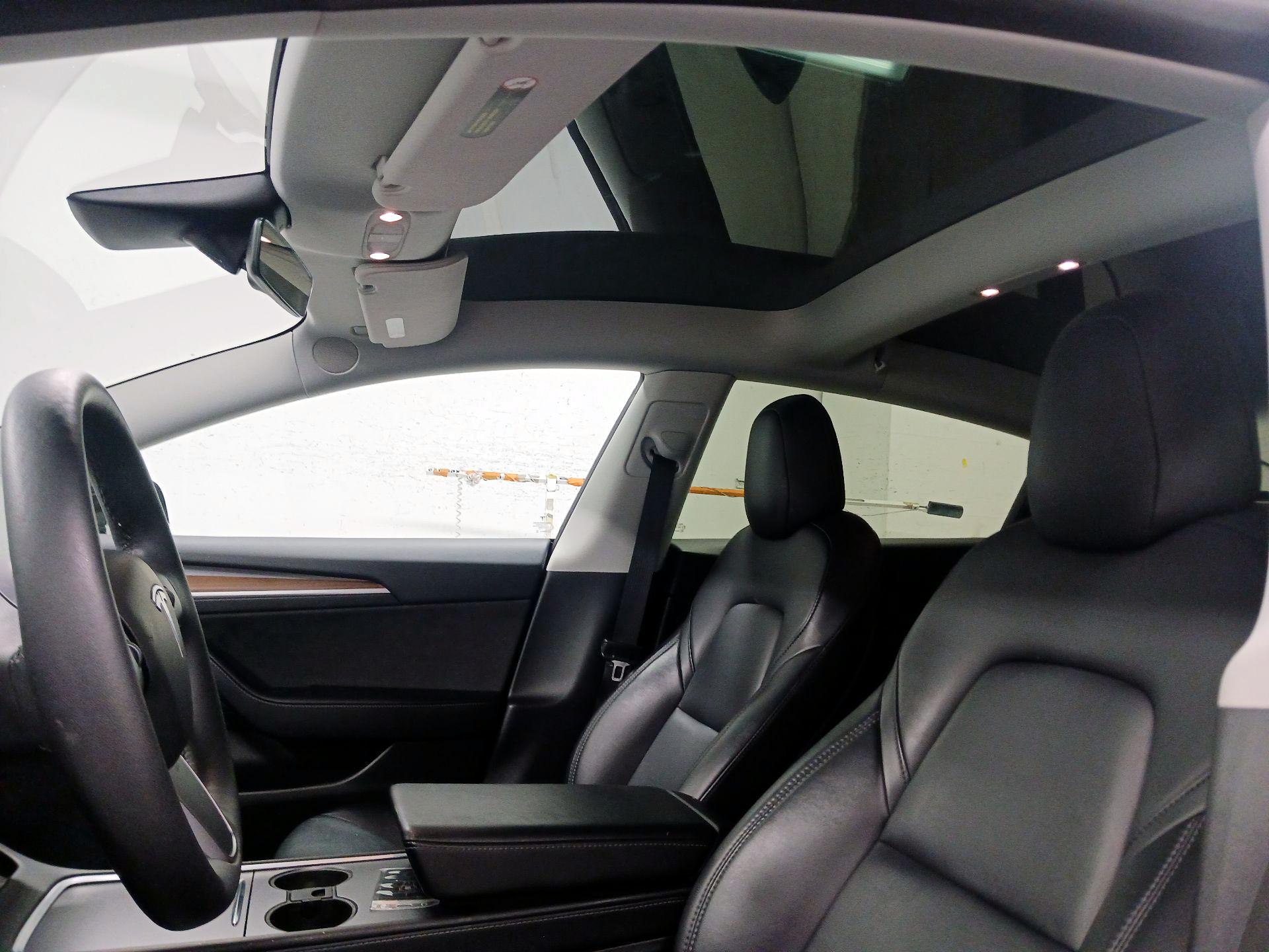 Thumbnail: 2022 Tesla Model 3 - 16