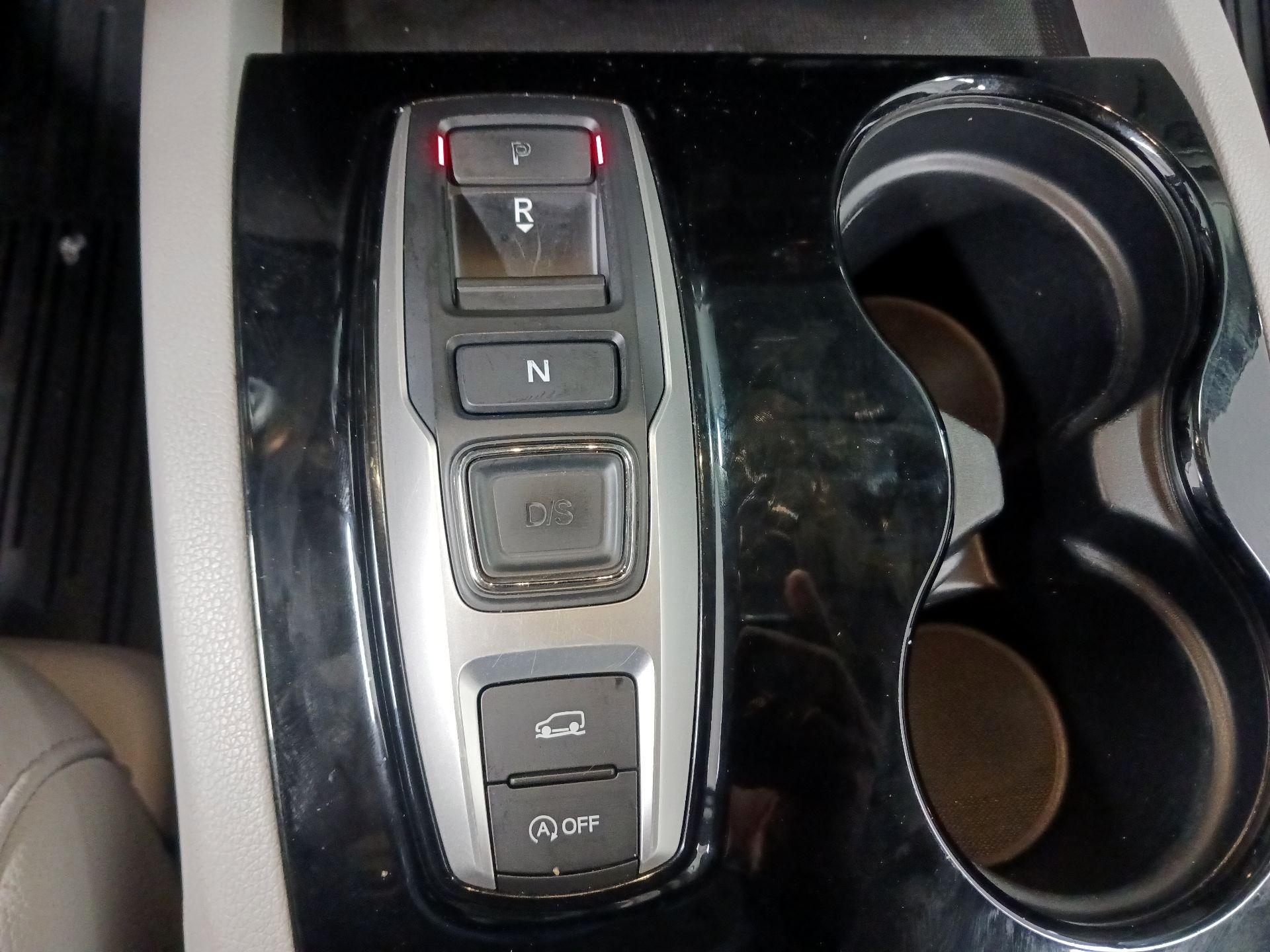 Thumbnail: 2016 Honda Pilot - 16