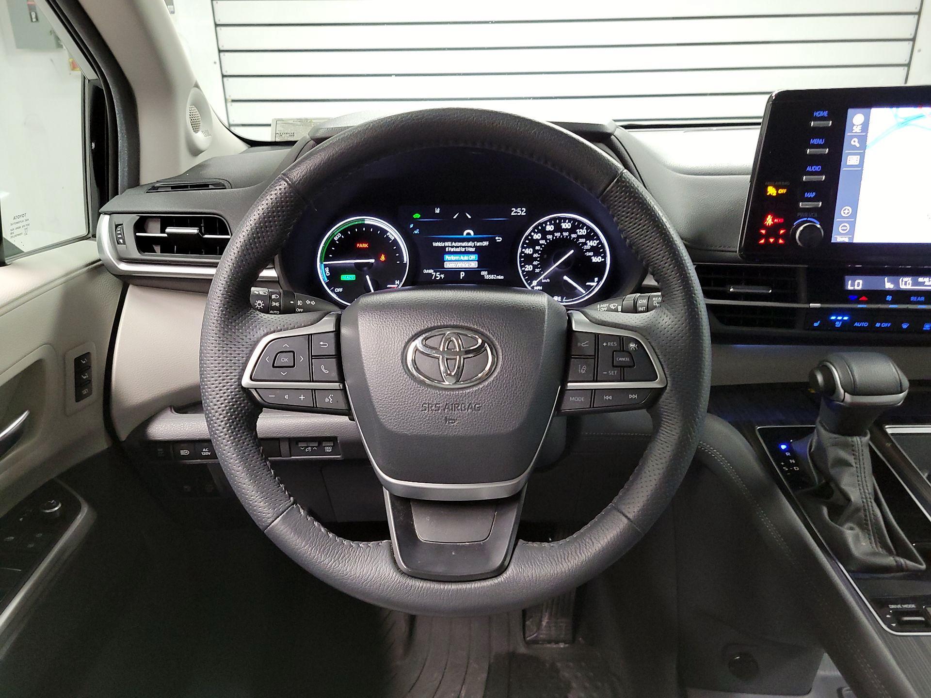 Thumbnail: 2024 Toyota Sienna - 10