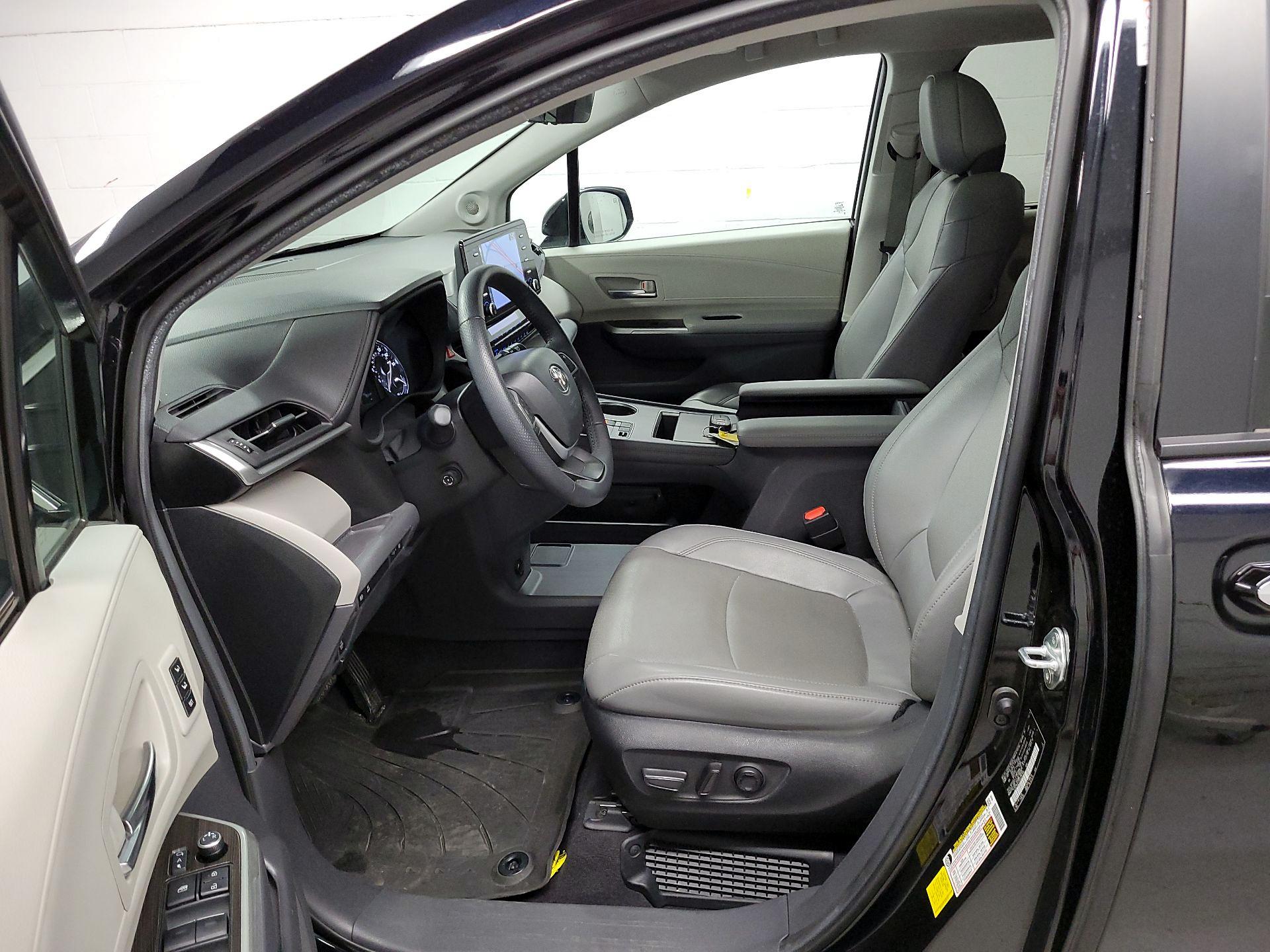 Thumbnail: 2024 Toyota Sienna - 11