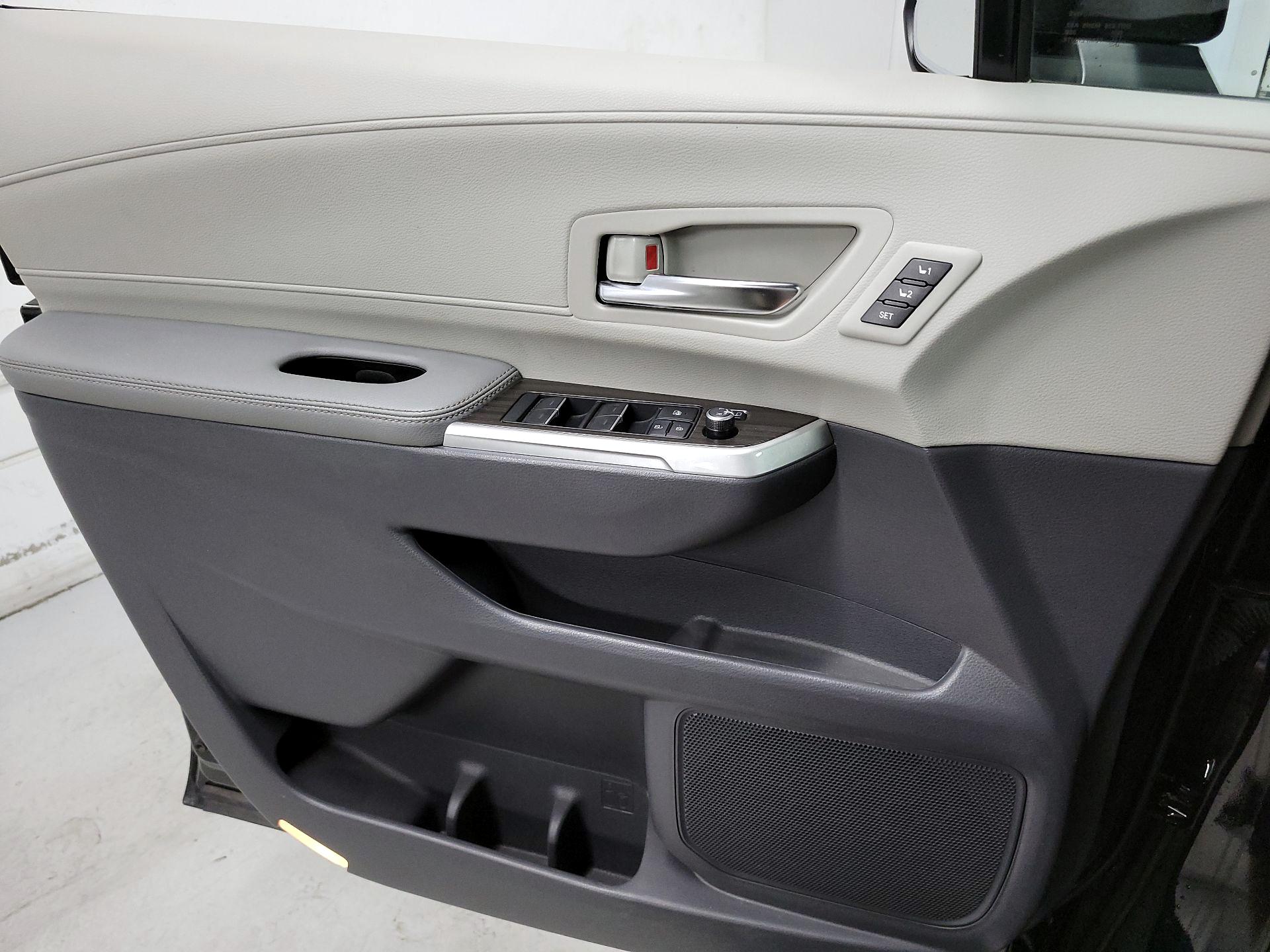 Thumbnail: 2024 Toyota Sienna - 12