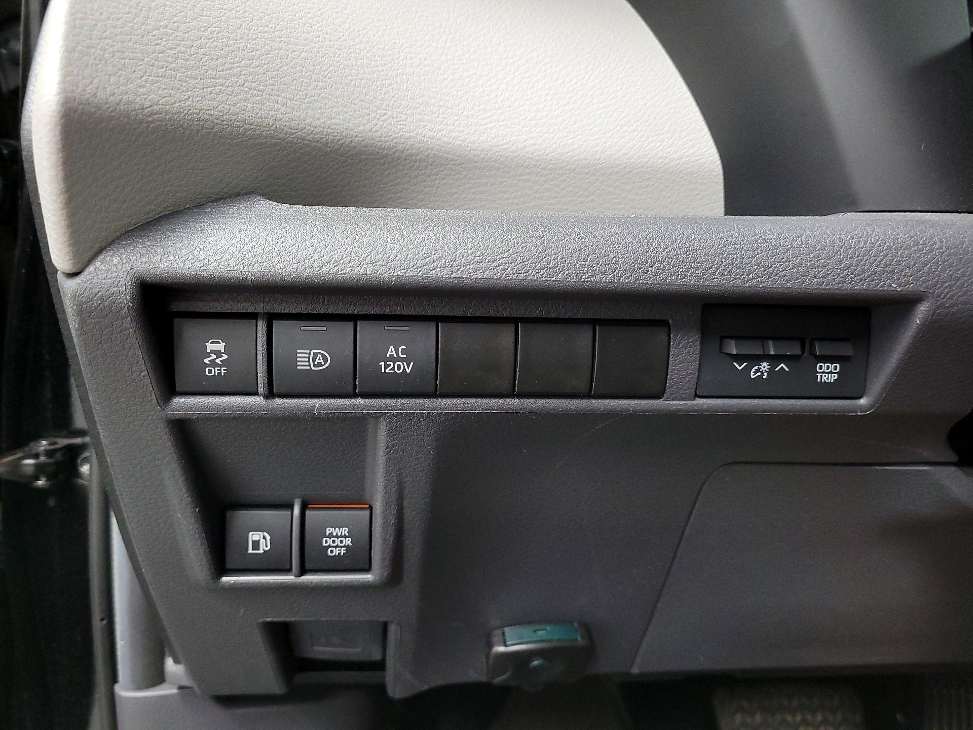 Thumbnail: 2024 Toyota Sienna - 13