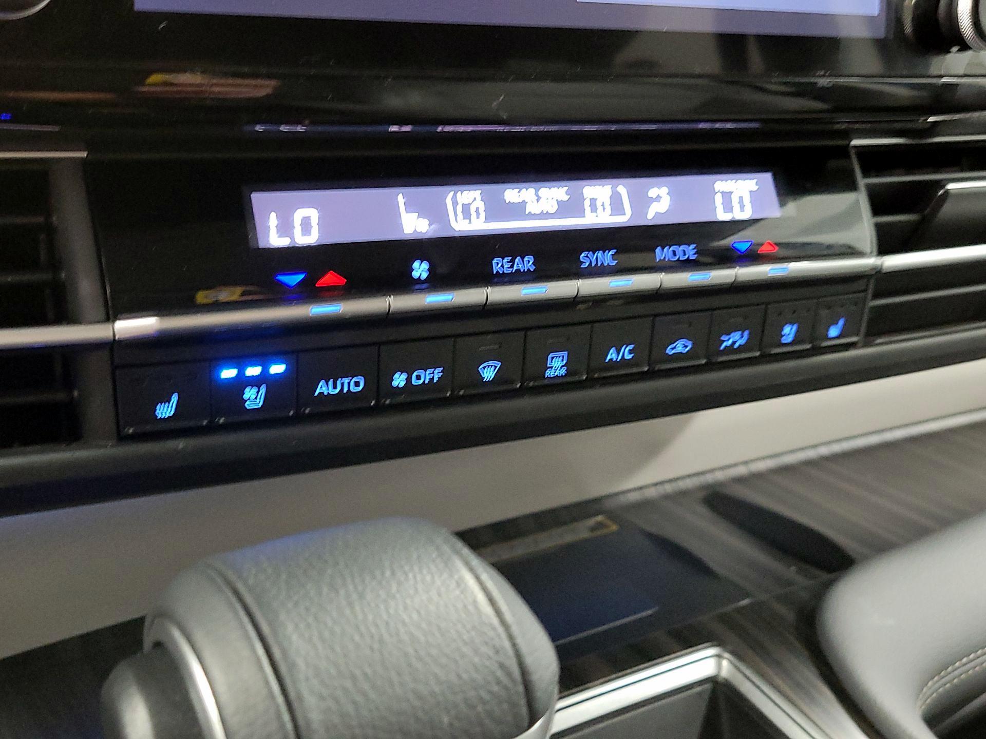 Thumbnail: 2024 Toyota Sienna - 17