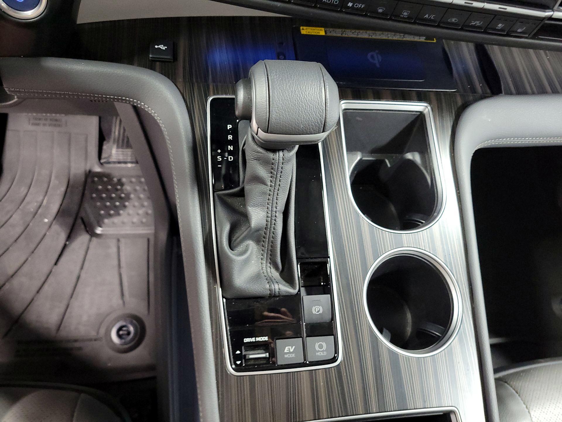 Thumbnail: 2024 Toyota Sienna - 18