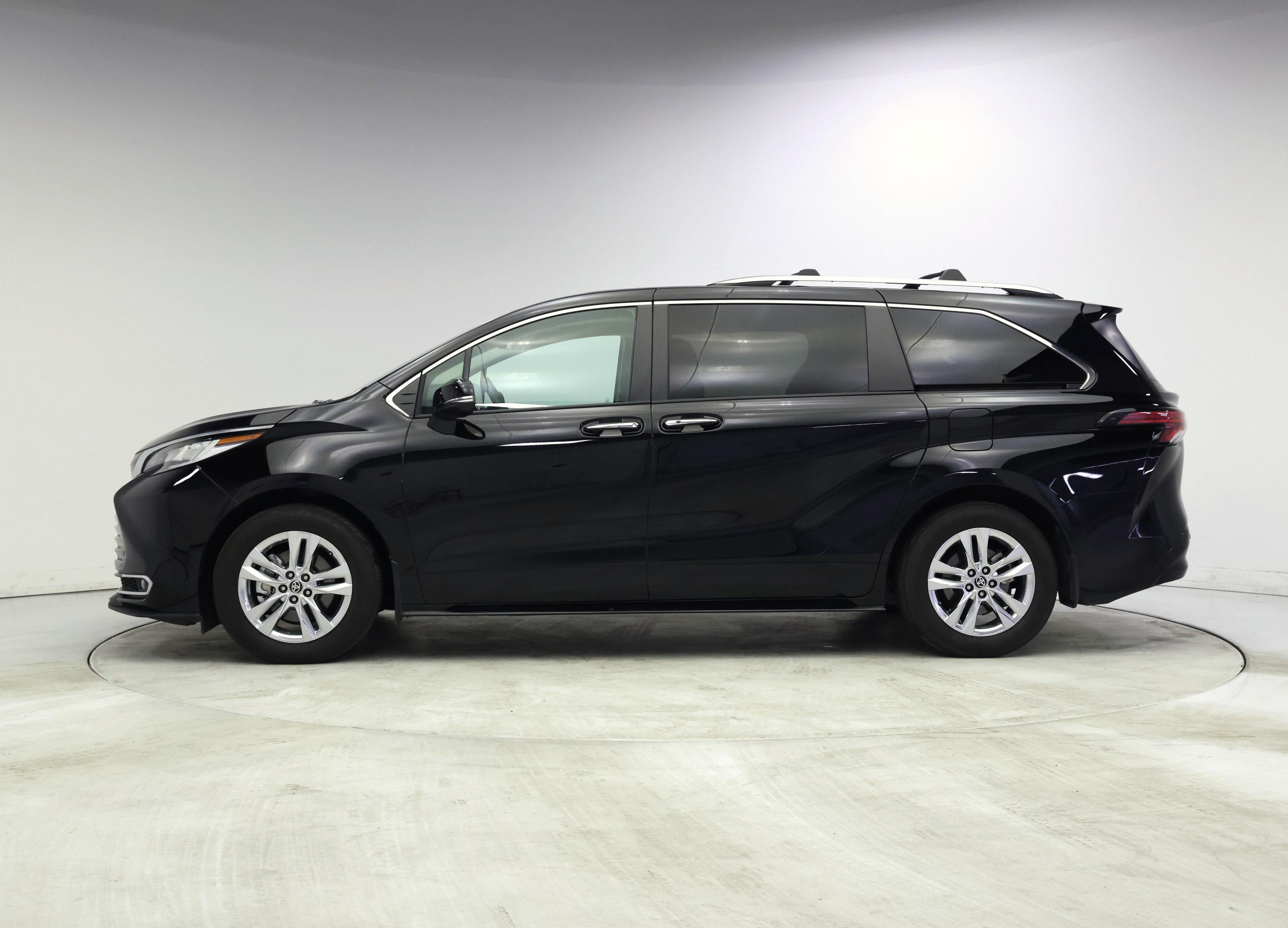 Thumbnail: 2024 Toyota Sienna - 3