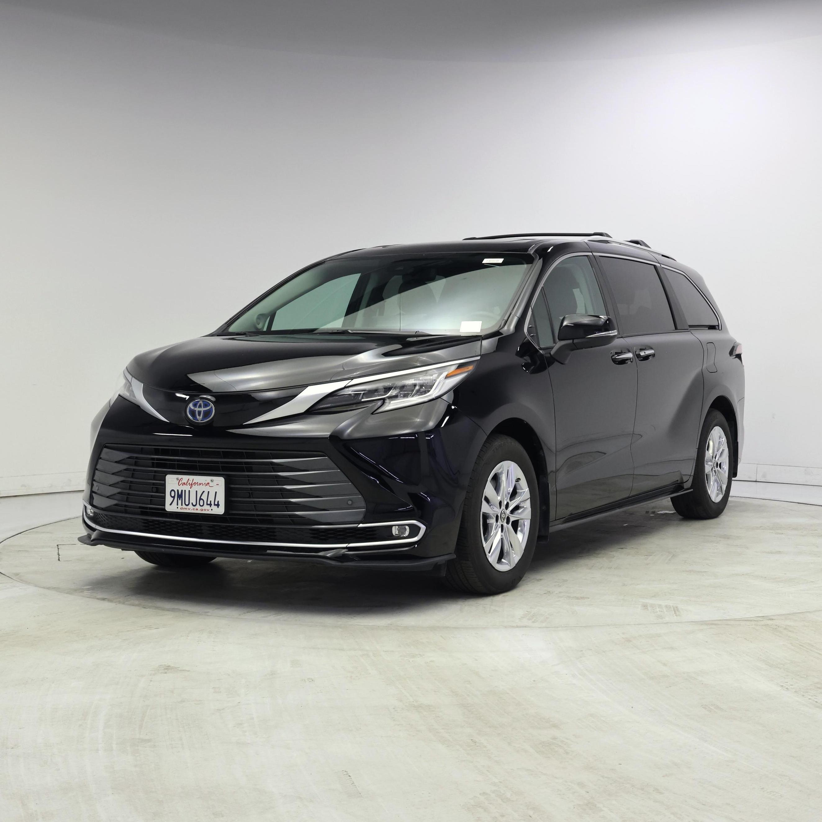 Thumbnail: 2024 Toyota Sienna - 4
