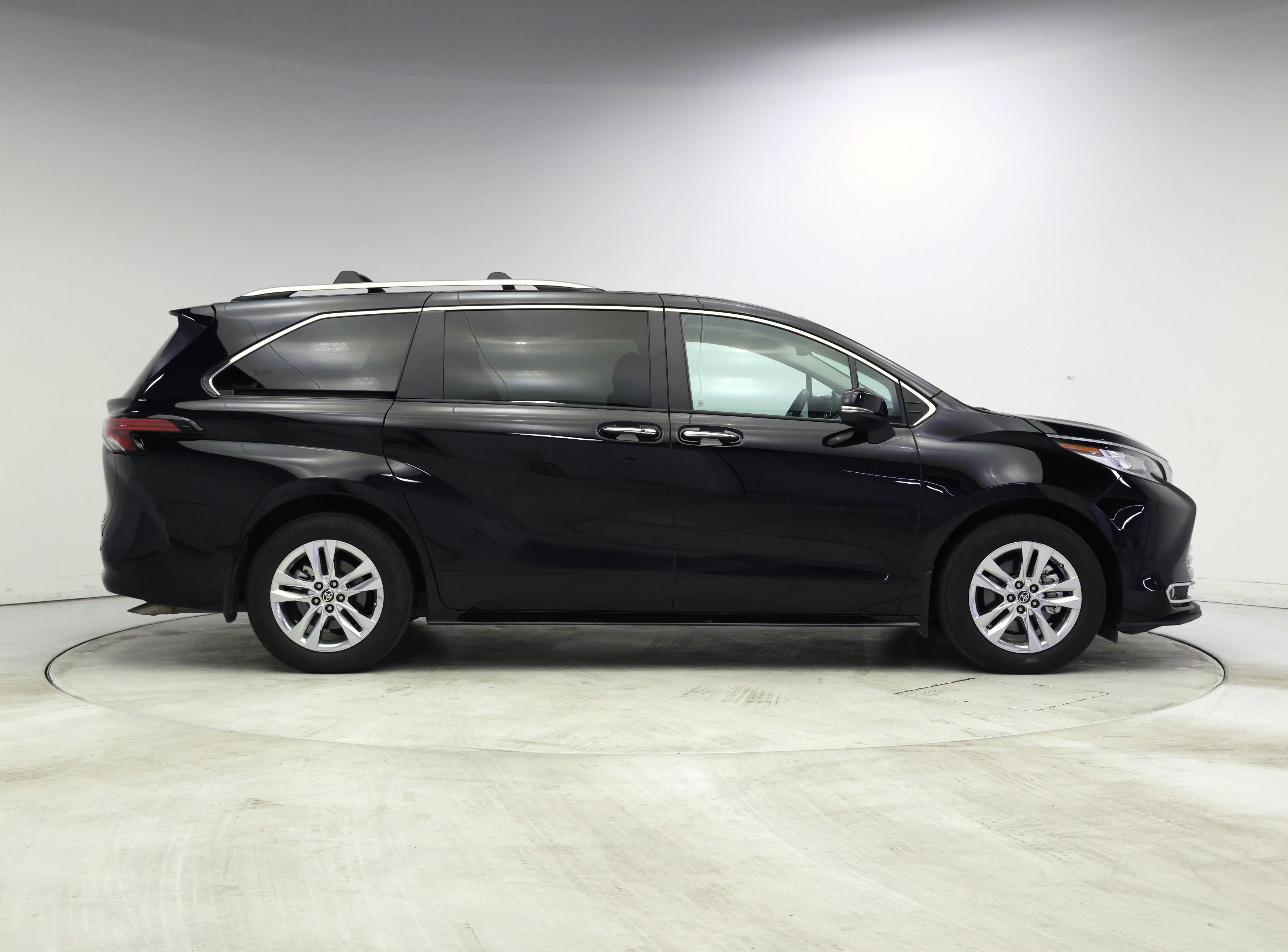 Thumbnail: 2024 Toyota Sienna - 7