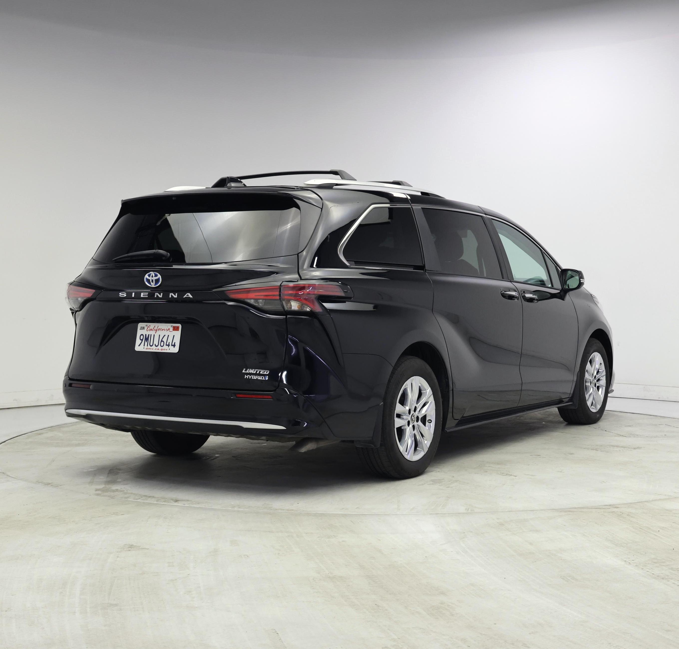 Thumbnail: 2024 Toyota Sienna - 8