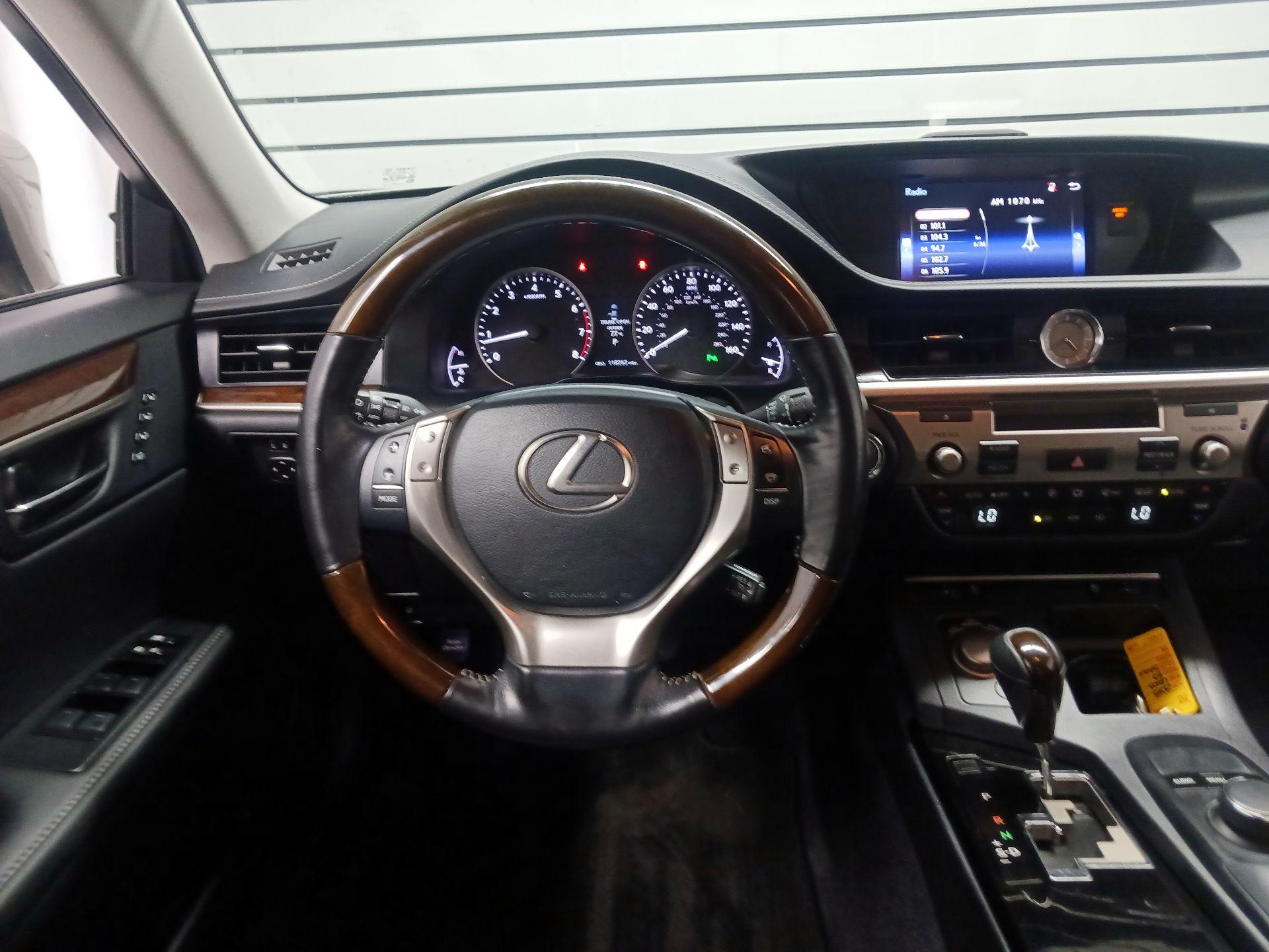 Thumbnail: 2015 Lexus ES - 10