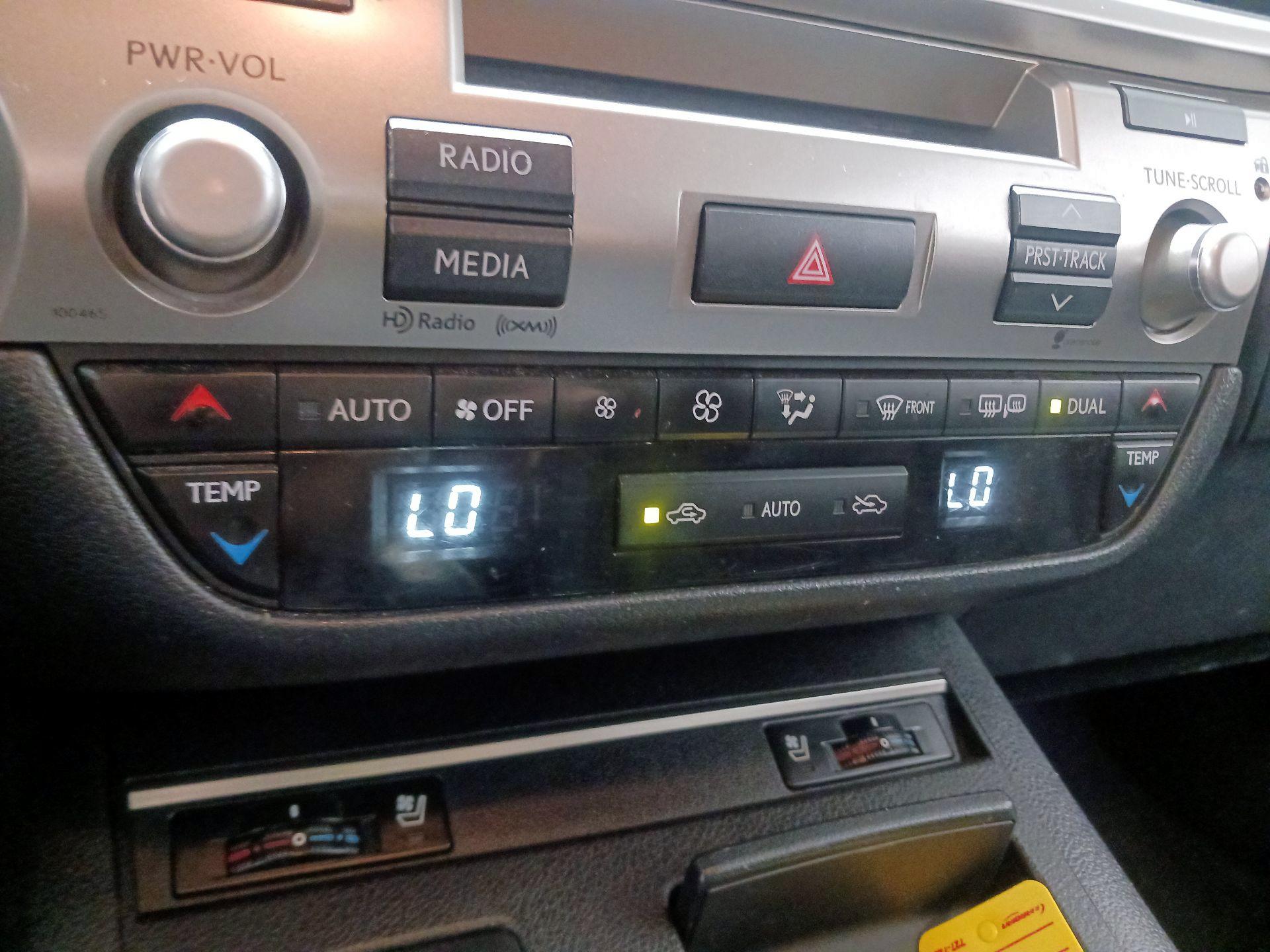 Thumbnail: 2015 Lexus ES - 15