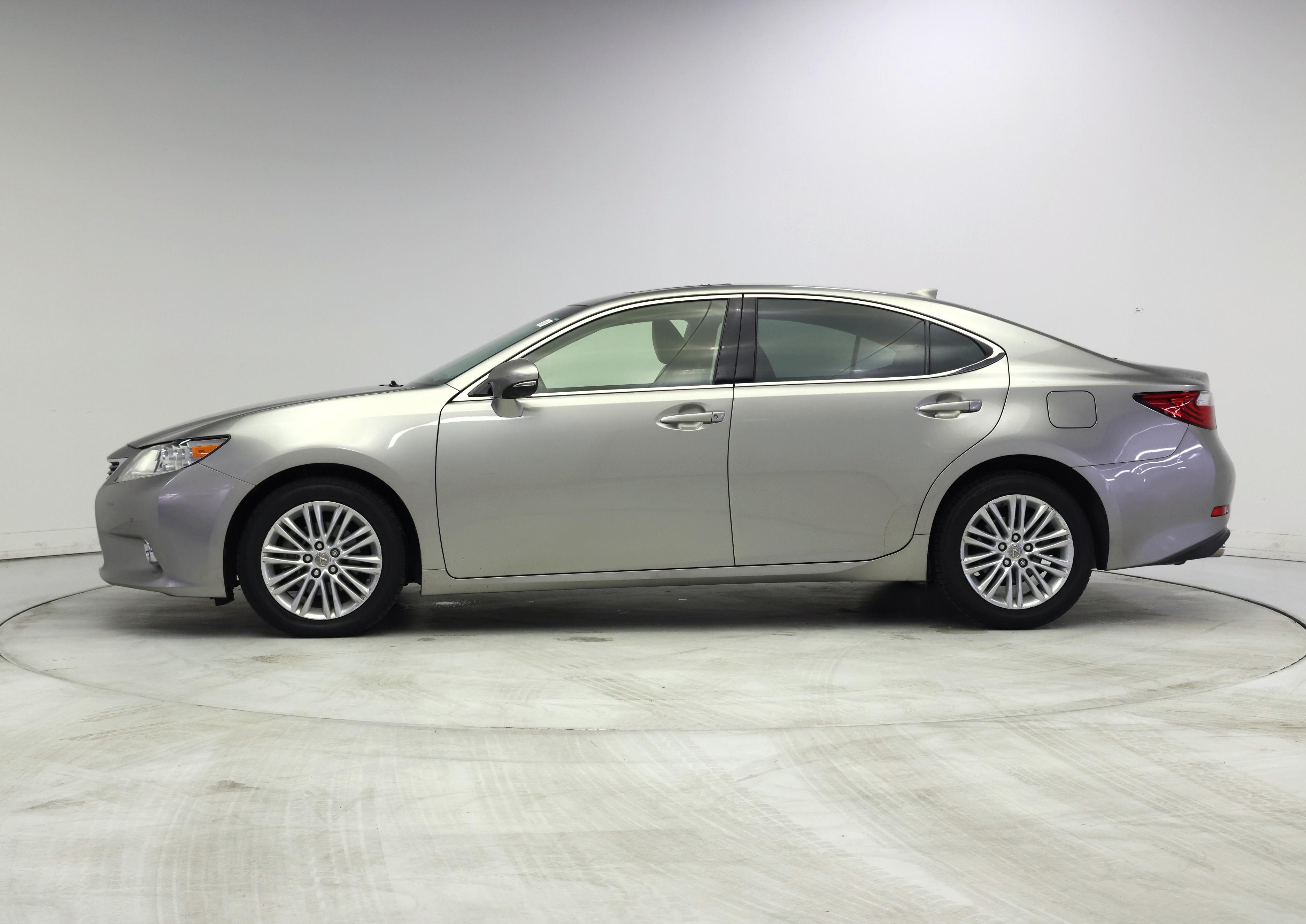 Thumbnail: 2015 Lexus ES - 3