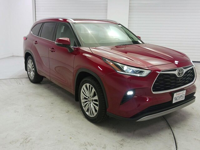 Red 2022 Toyota Highlander Platinum AWD SUV / Crossover All-Wheel Drive Automatic
