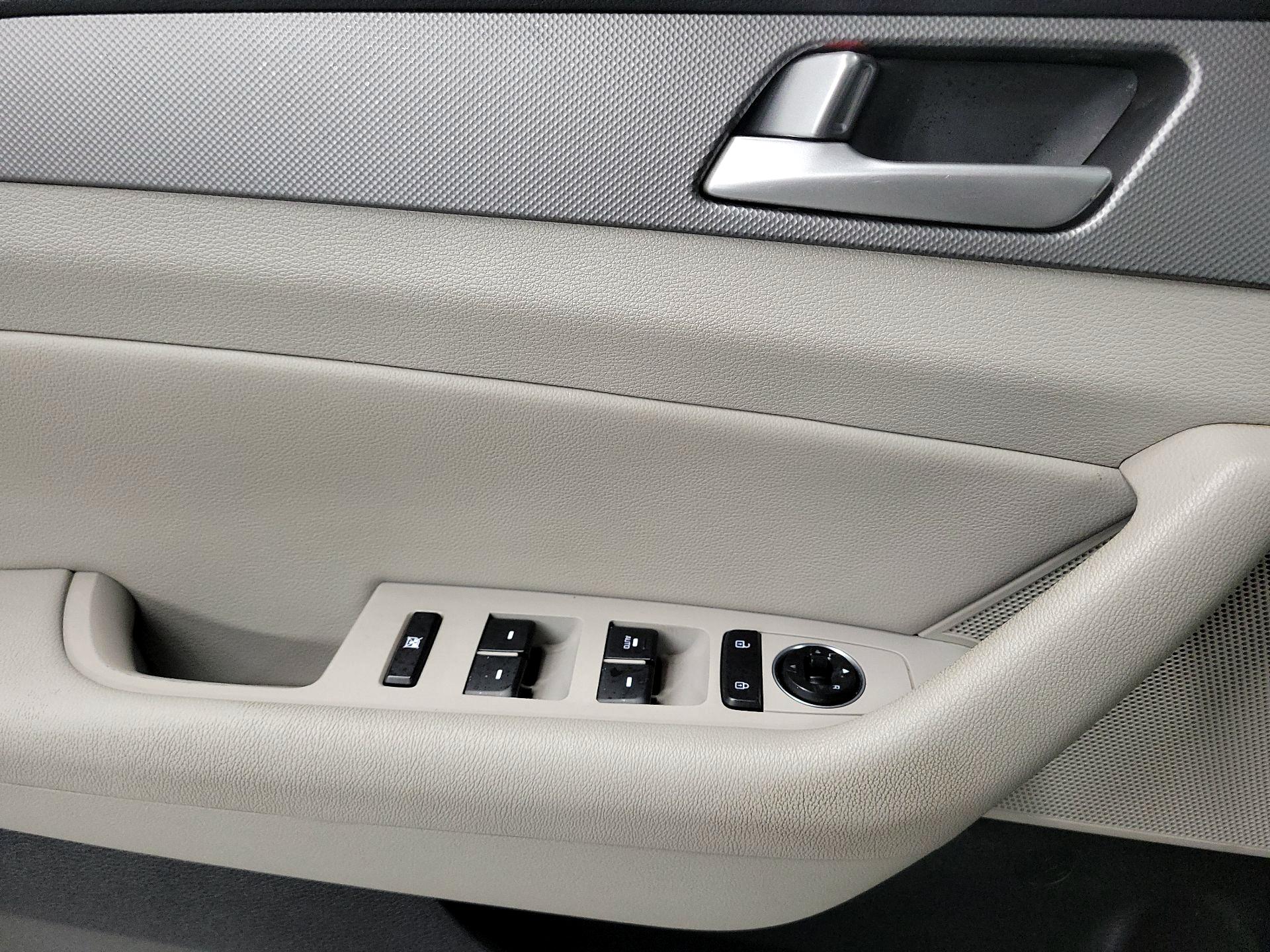 Thumbnail: 2015 Hyundai Sonata - 10