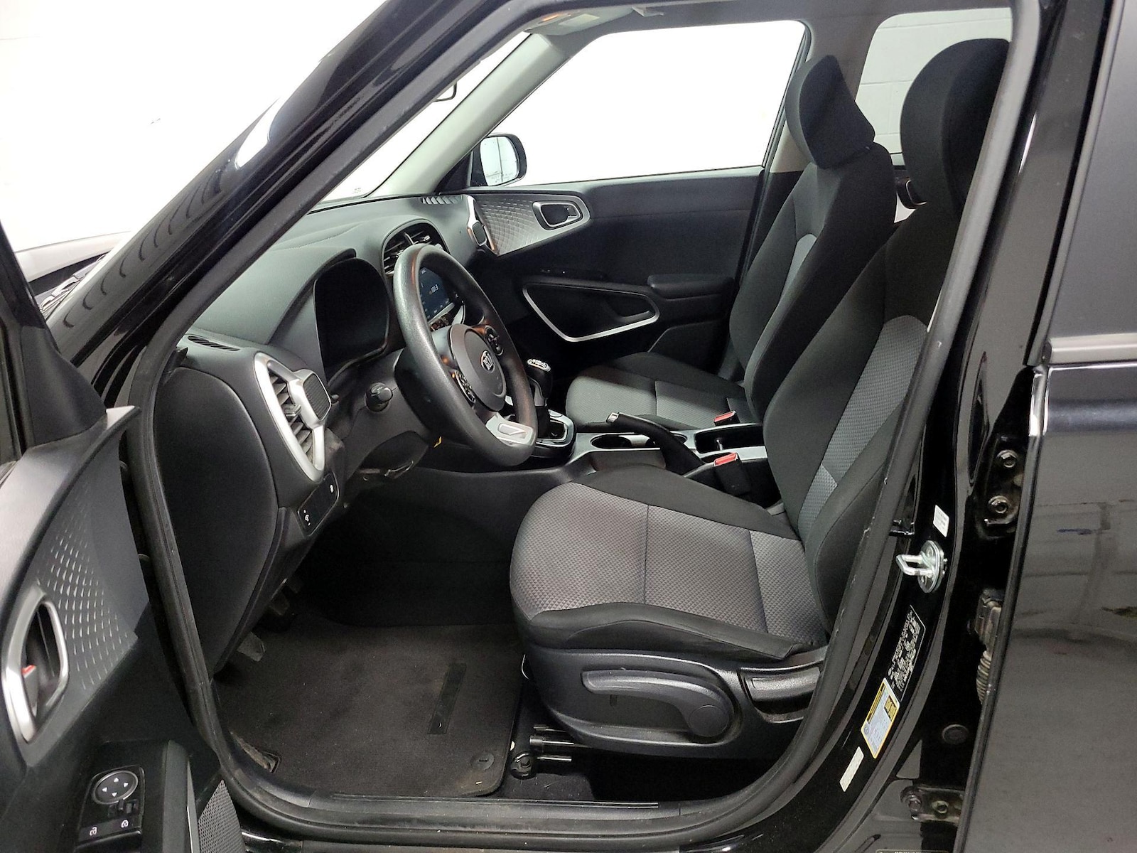 2021 Kia Soul LX - Photo 10