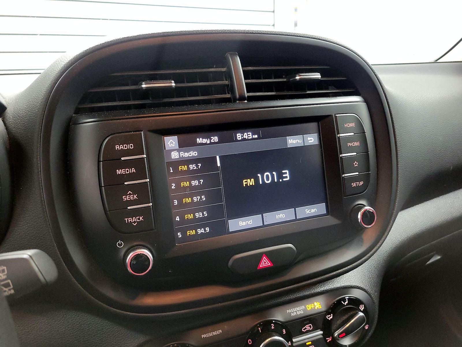 2021 Kia Soul LX - Photo 14