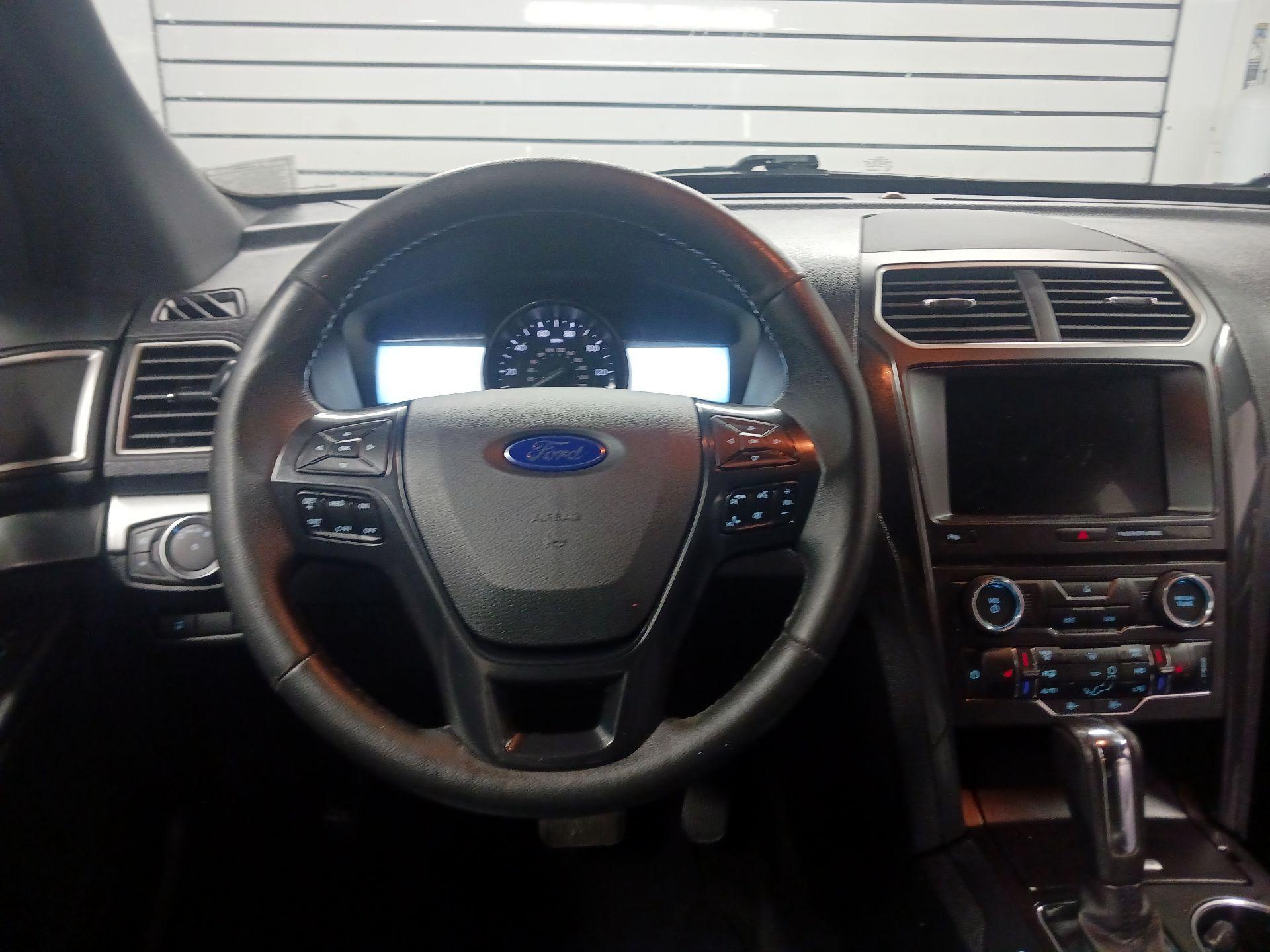 Thumbnail: 2017 Ford Explorer - 10
