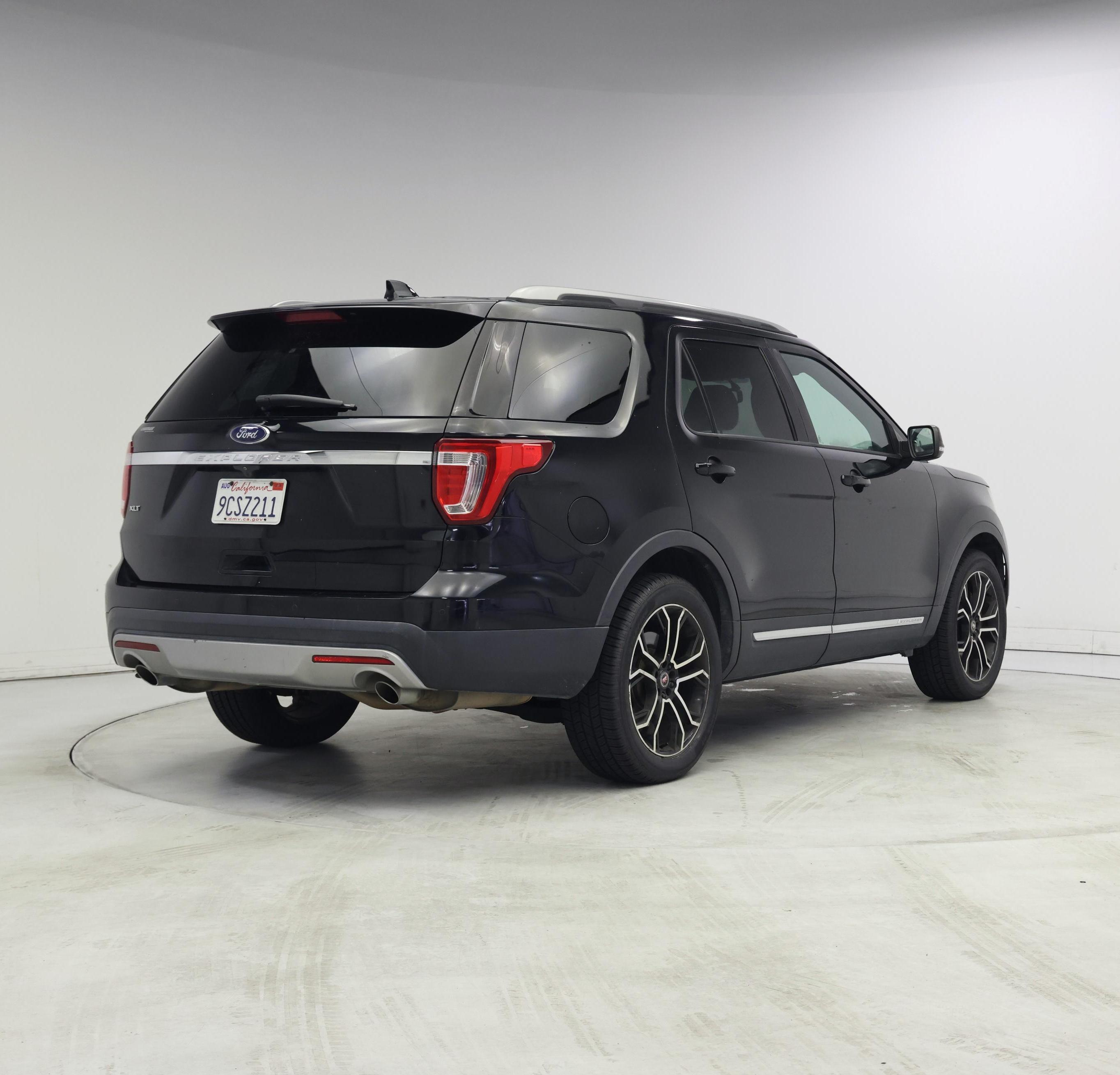 Thumbnail: 2017 Ford Explorer - 8