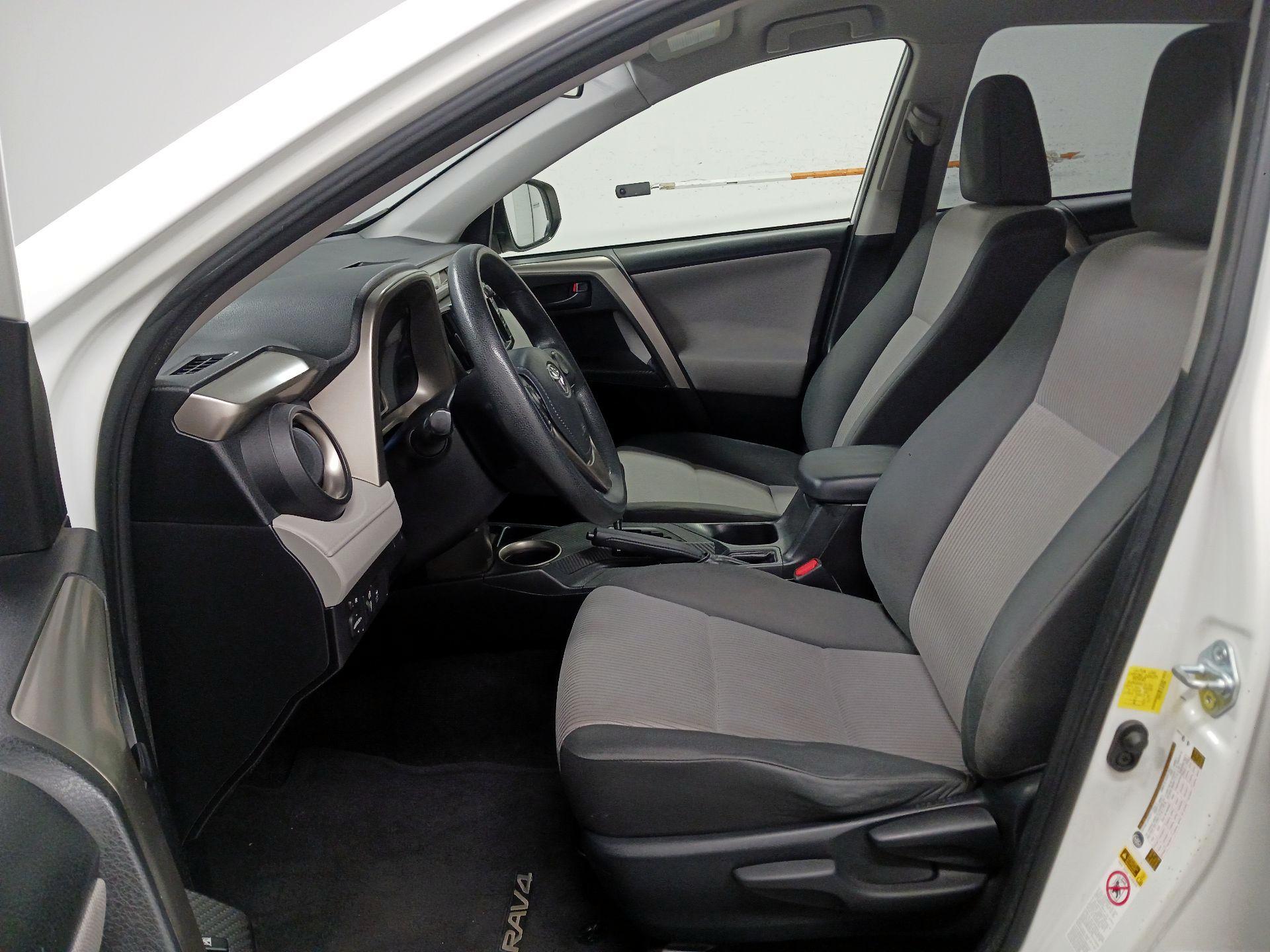Thumbnail: 2014 Toyota RAV4 - 11
