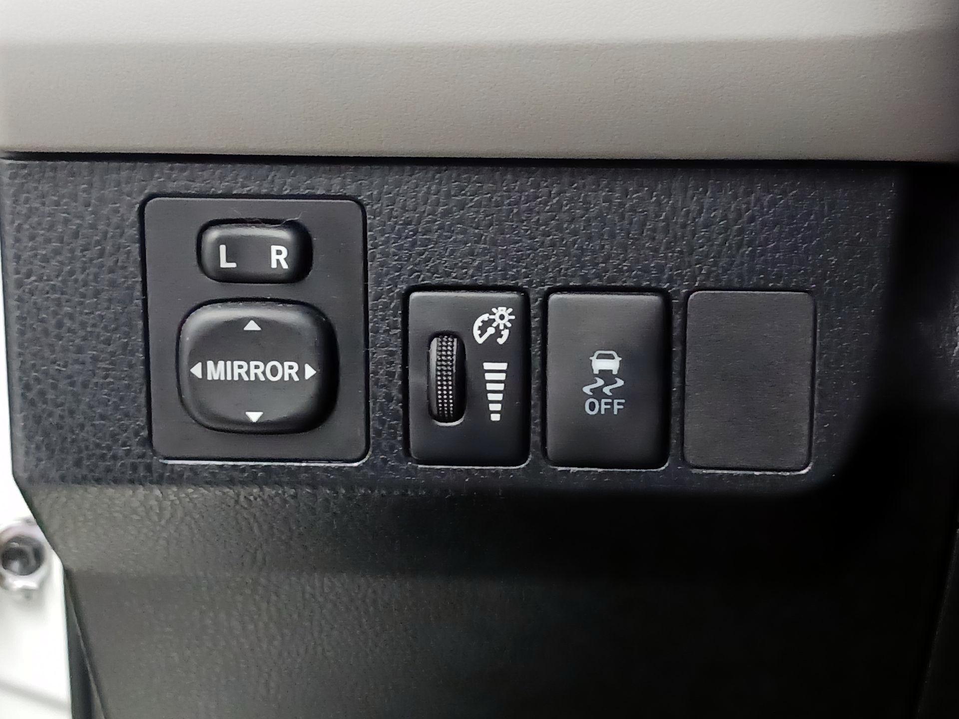Thumbnail: 2014 Toyota RAV4 - 13