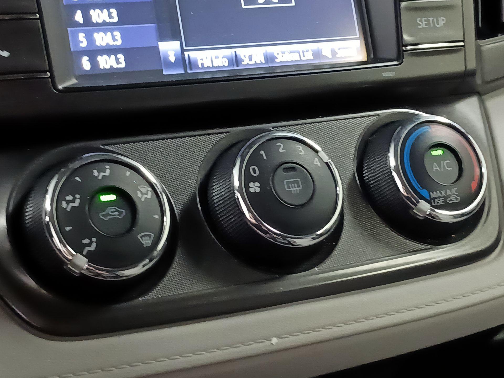 Thumbnail: 2014 Toyota RAV4 - 16