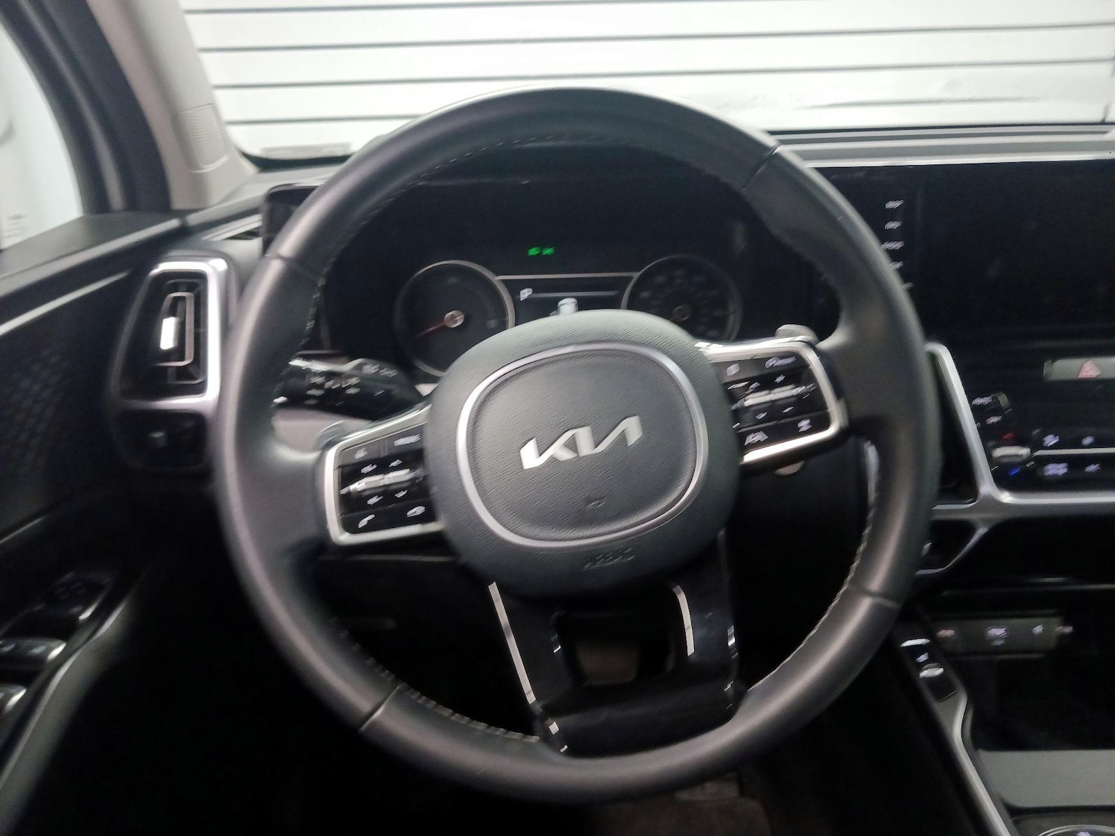 2023 Kia Sorento EX Hybrid - Photo 11