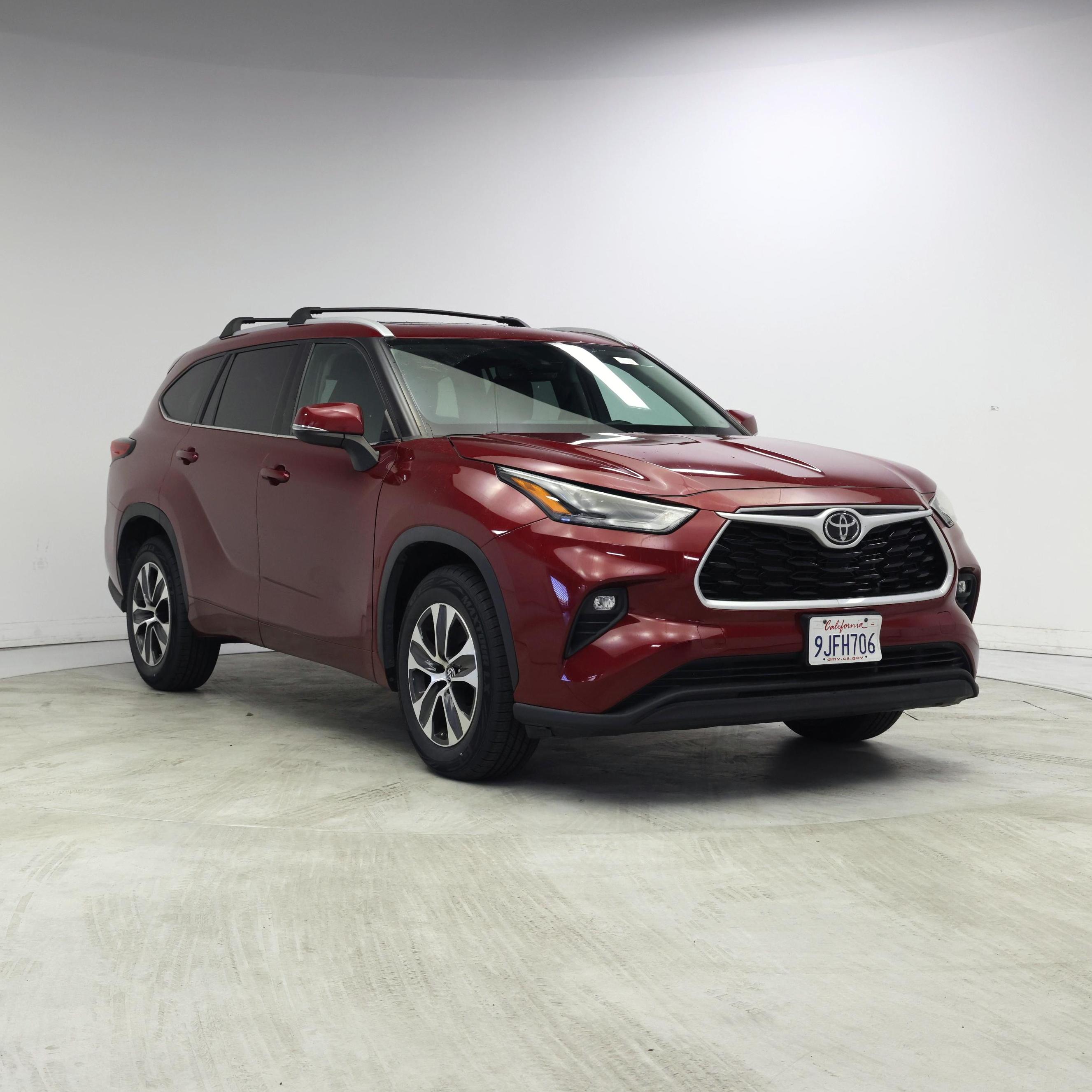 Red 2022 Toyota Highlander SUV / Crossover Front-Wheel Drive Automatic