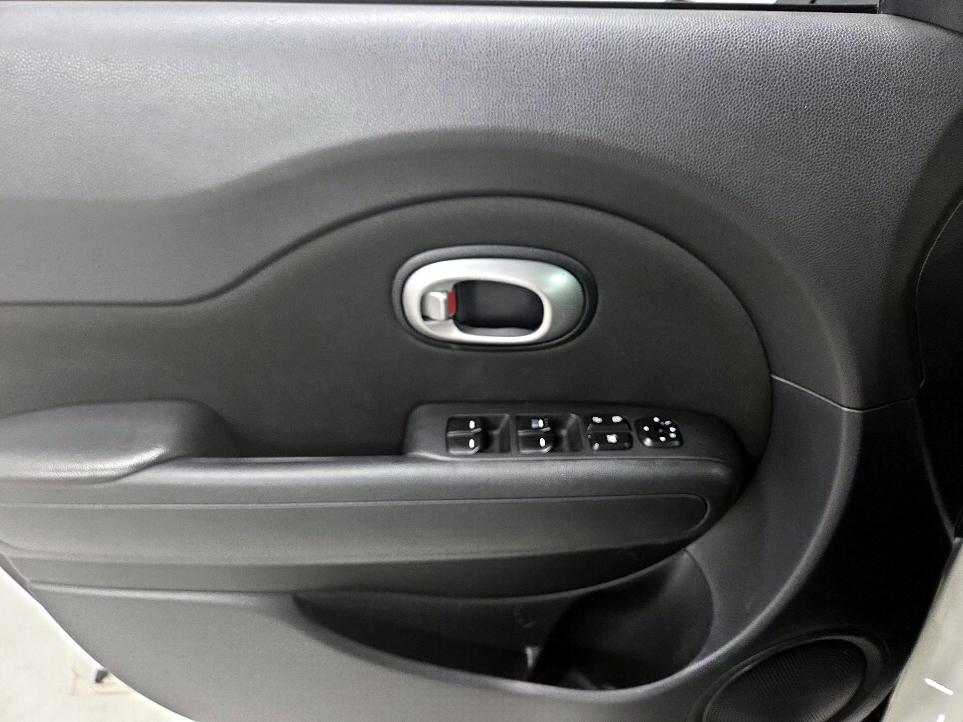 Thumbnail: 2016 Kia Soul - 12