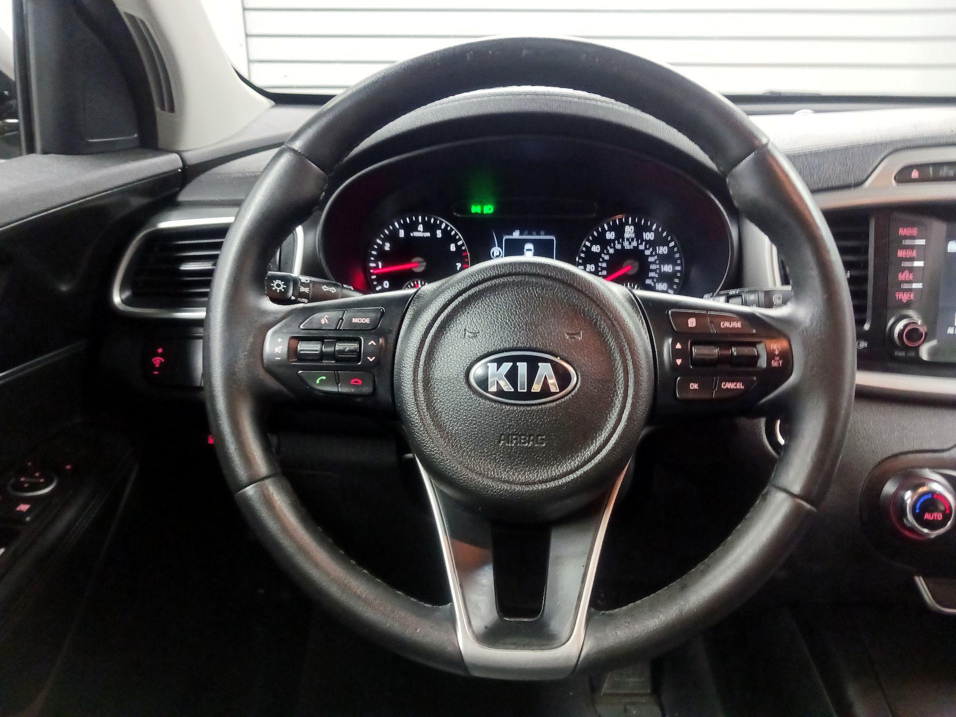 Thumbnail: 2017 Kia Sorento - 10