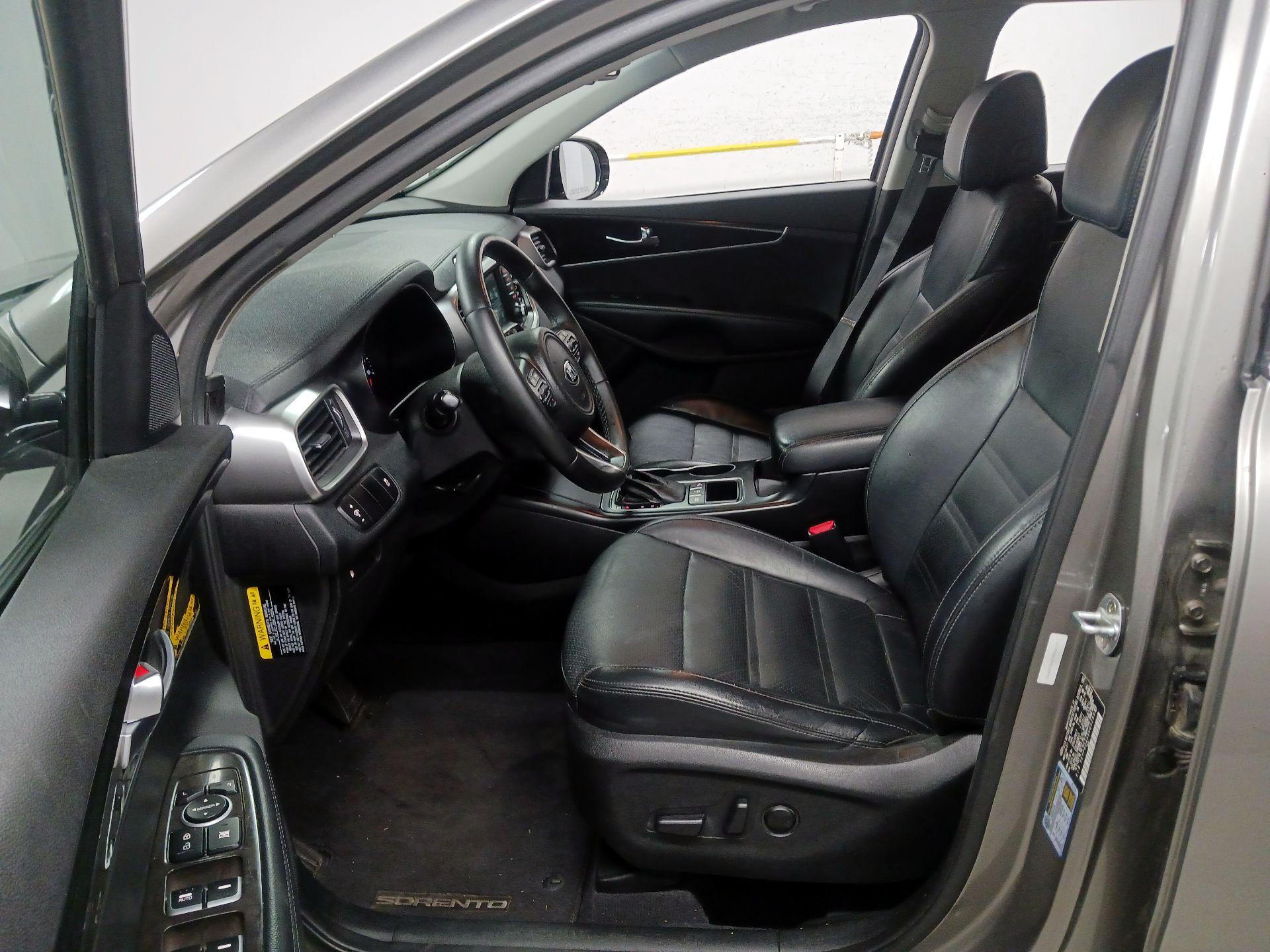 Thumbnail: 2017 Kia Sorento - 11