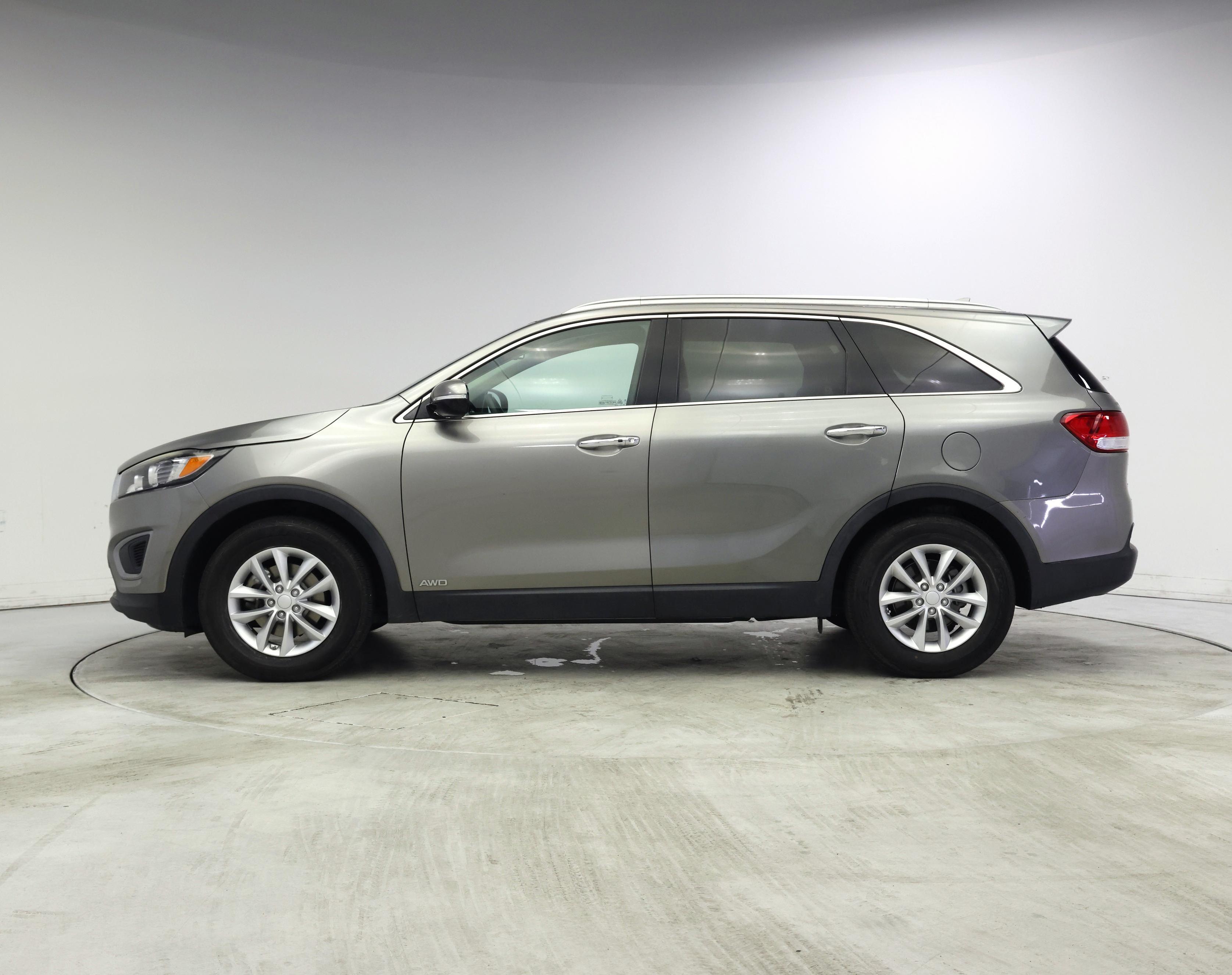 Thumbnail: 2017 Kia Sorento - 3