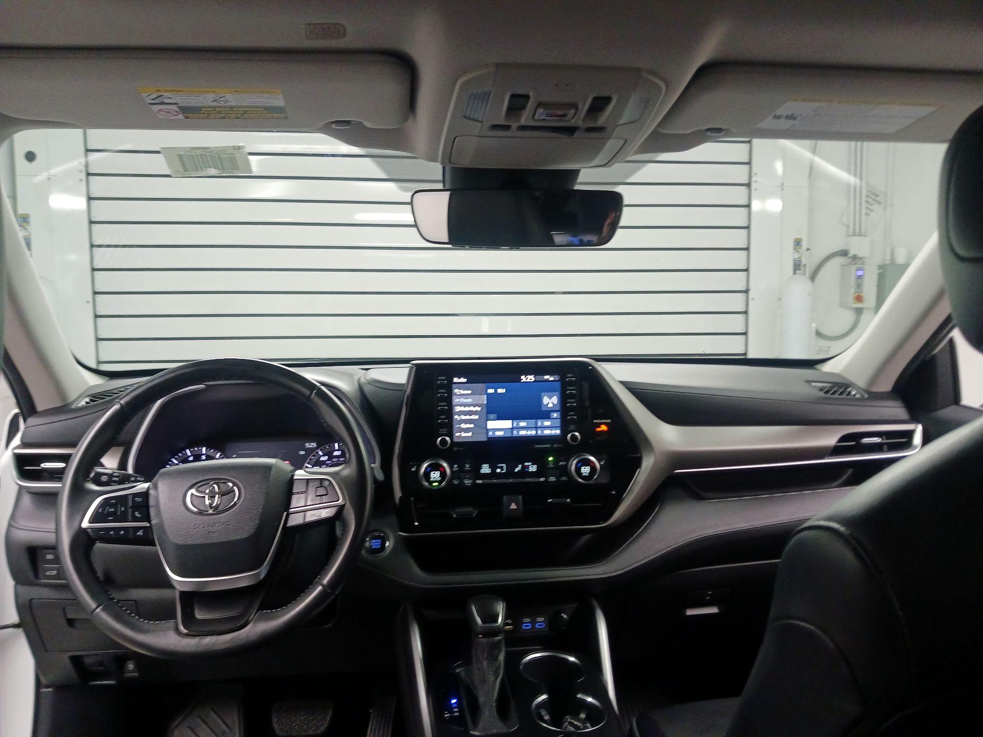 Thumbnail: 2022 Toyota Highlander - 9