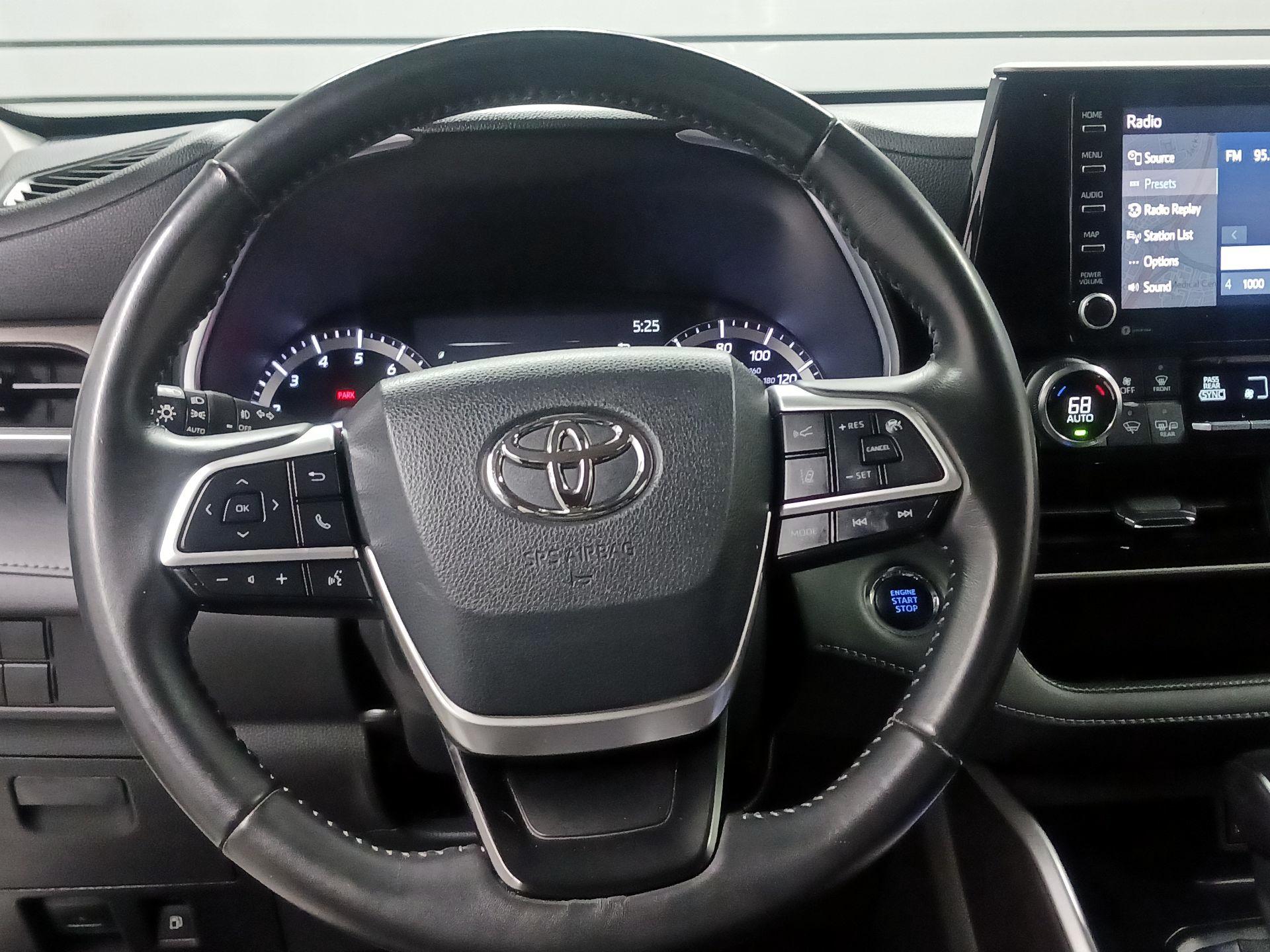 Thumbnail: 2022 Toyota Highlander - 10