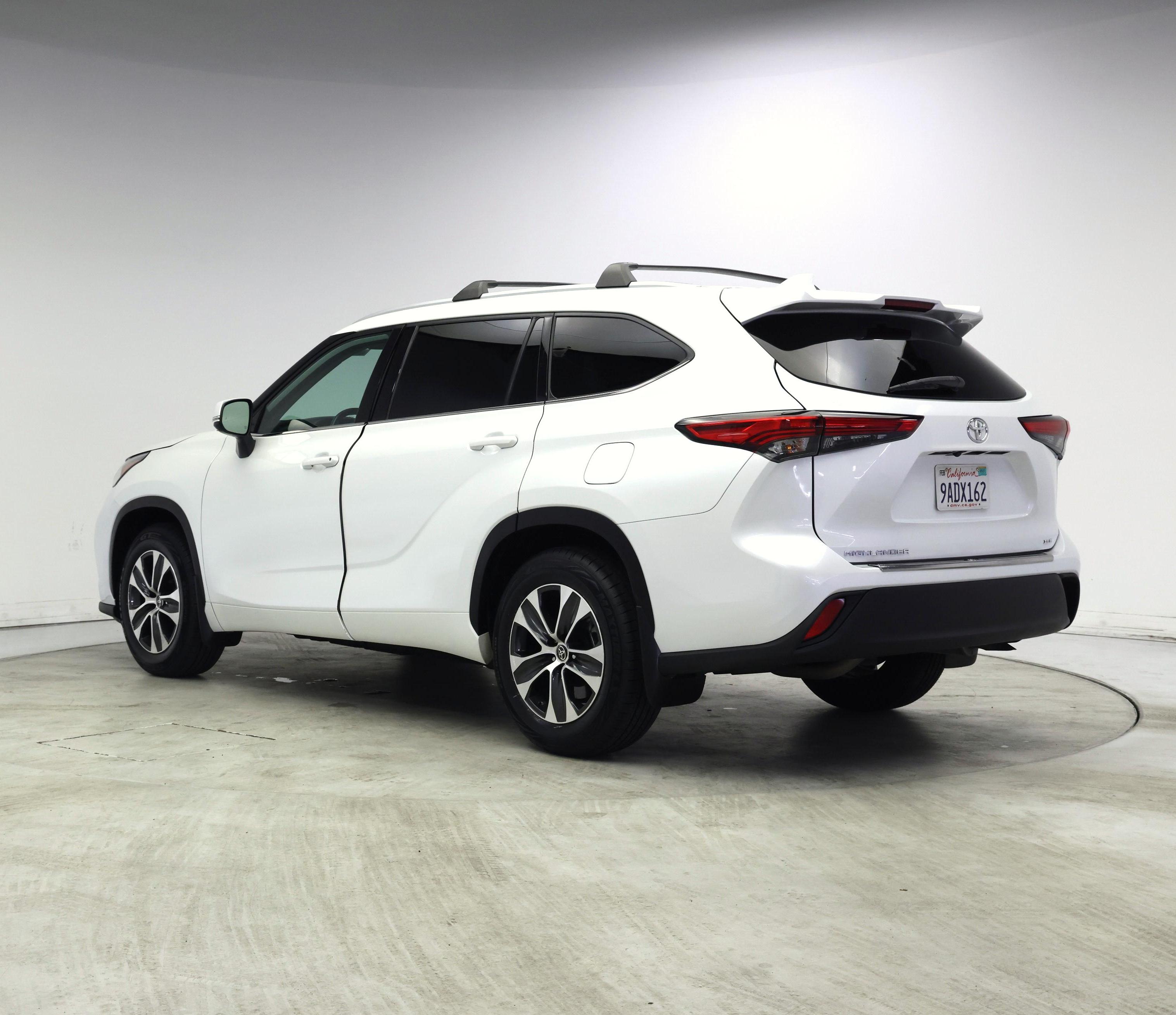 Thumbnail: 2022 Toyota Highlander - 2