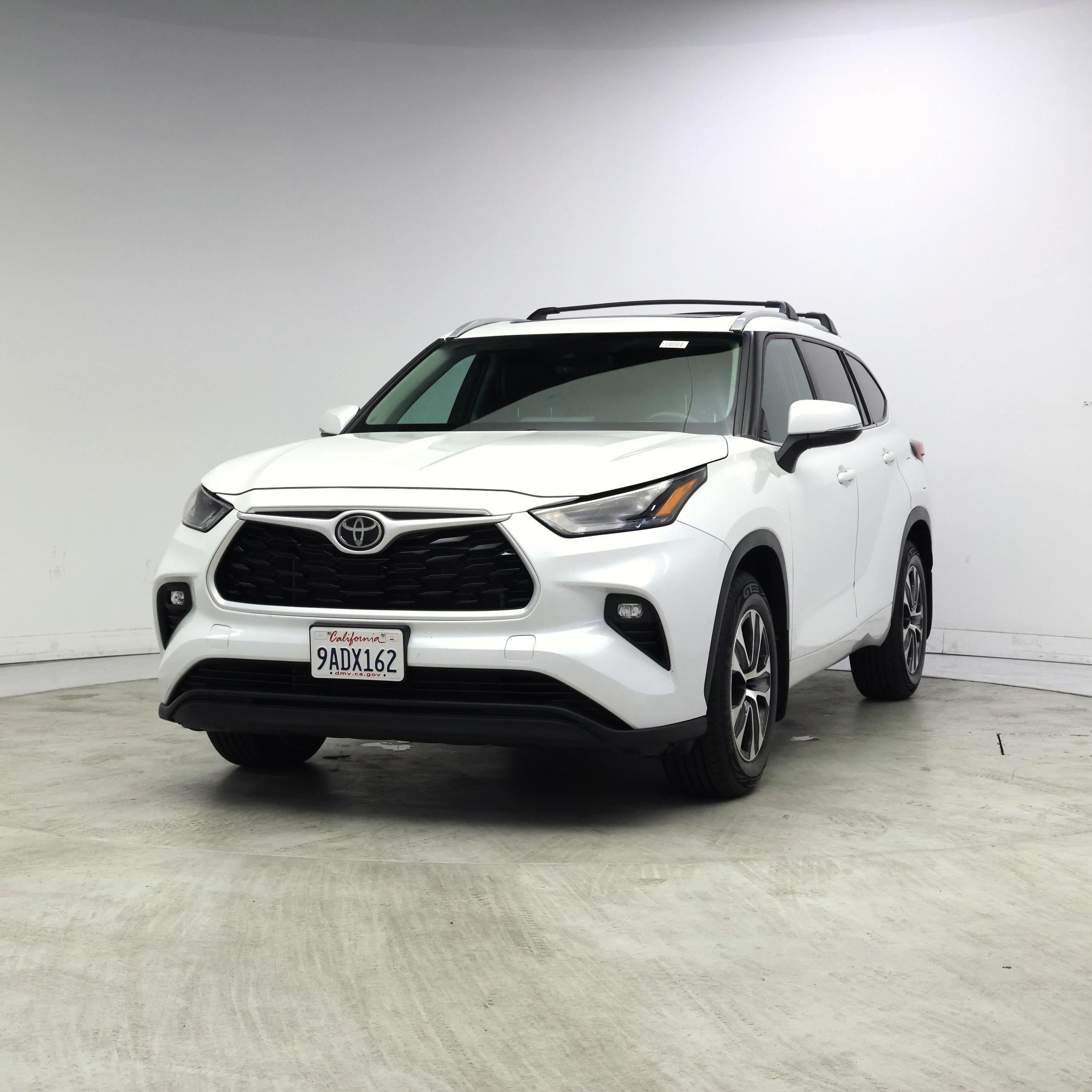 Thumbnail: 2022 Toyota Highlander - 4