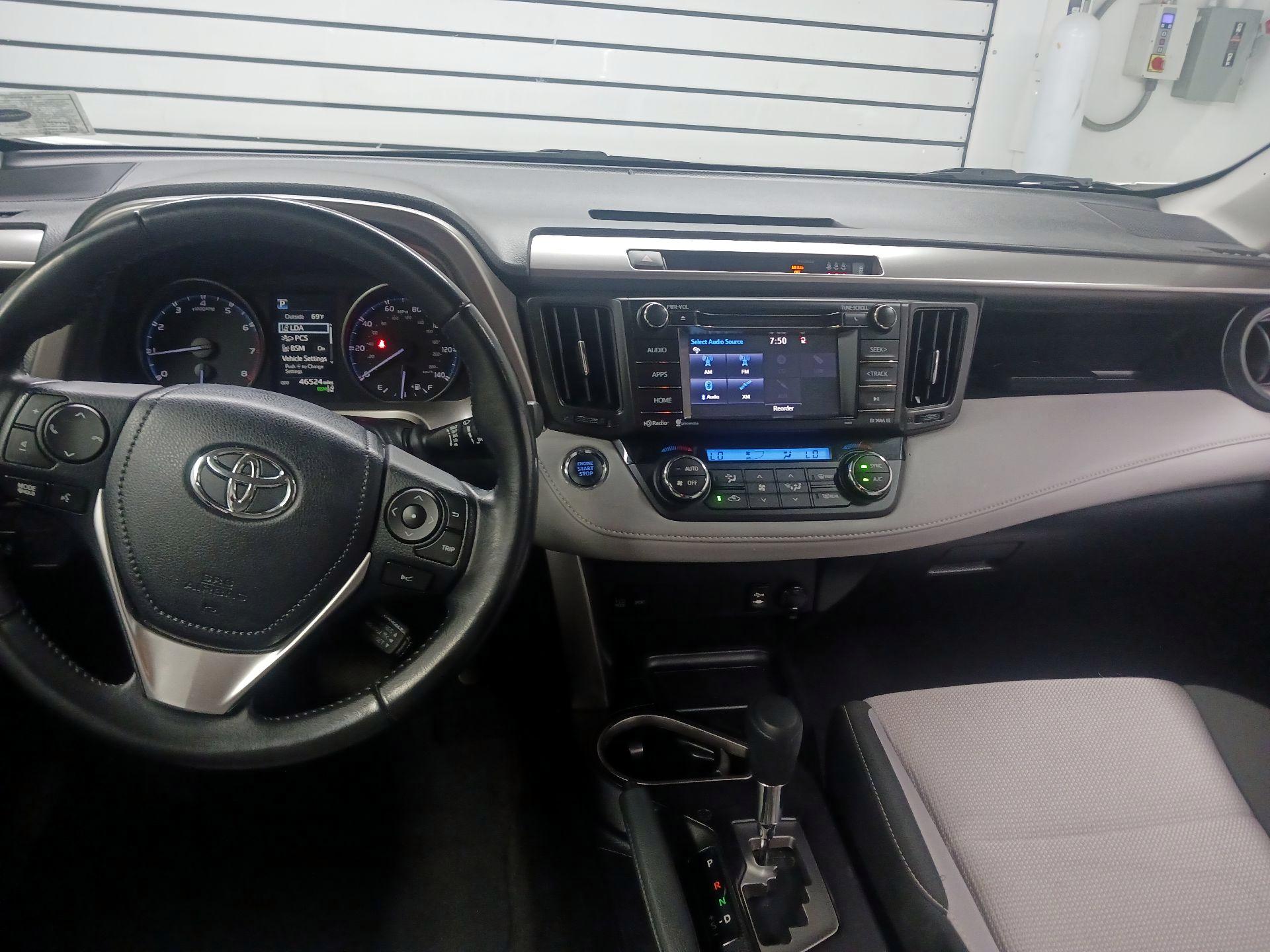 Thumbnail: 2018 Toyota RAV4 - 9