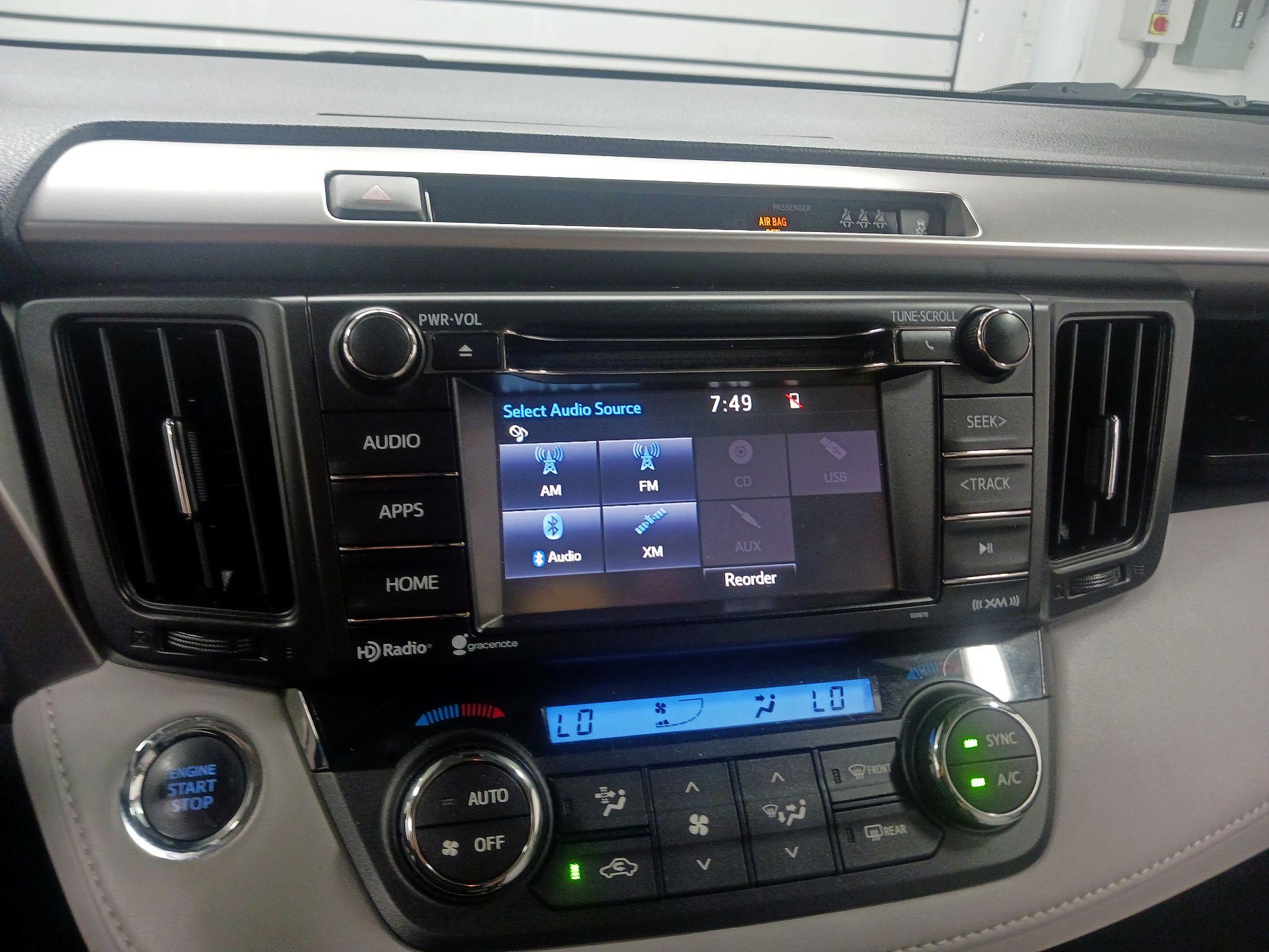 Thumbnail: 2018 Toyota RAV4 - 15