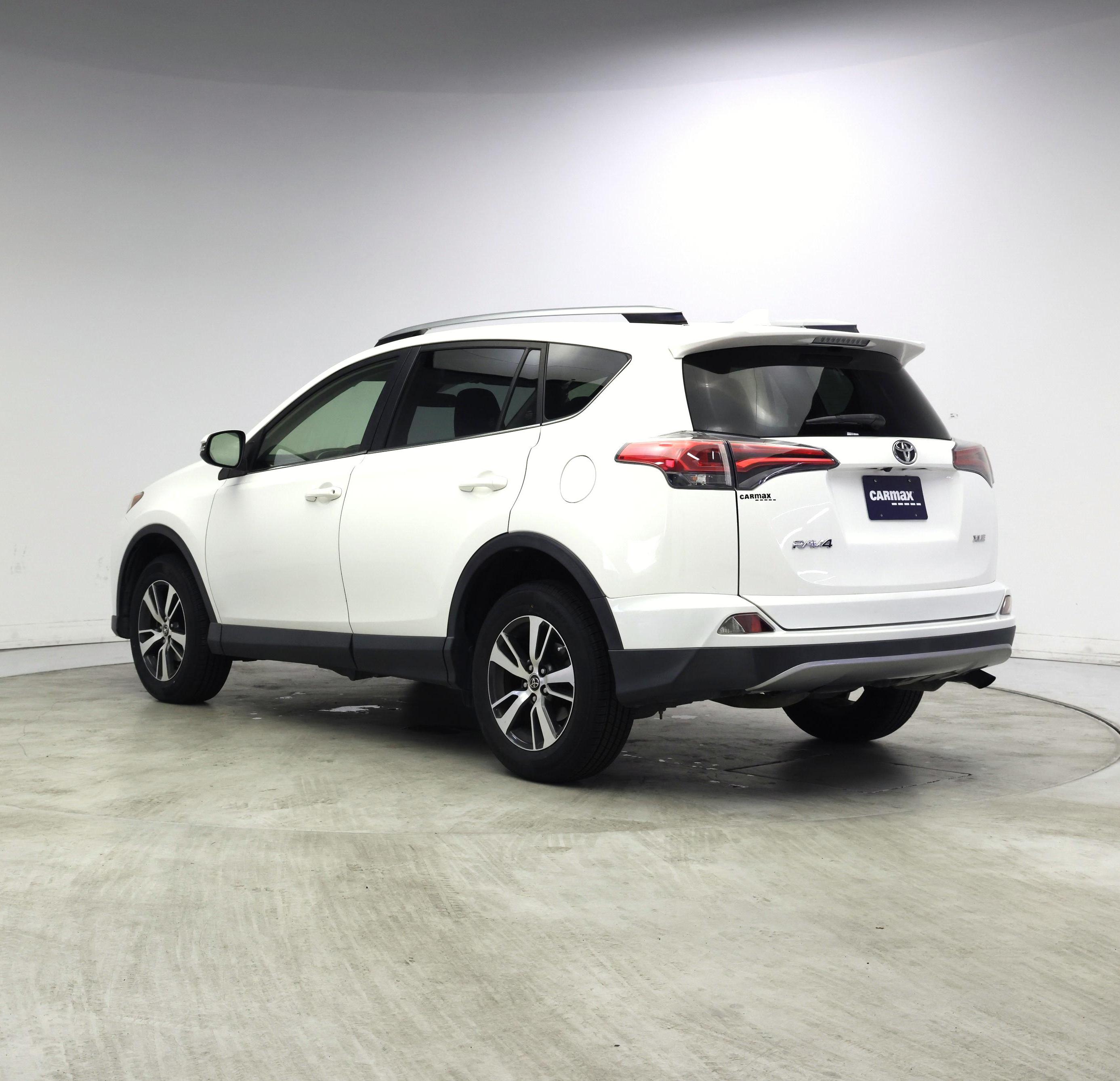 Thumbnail: 2018 Toyota RAV4 - 2