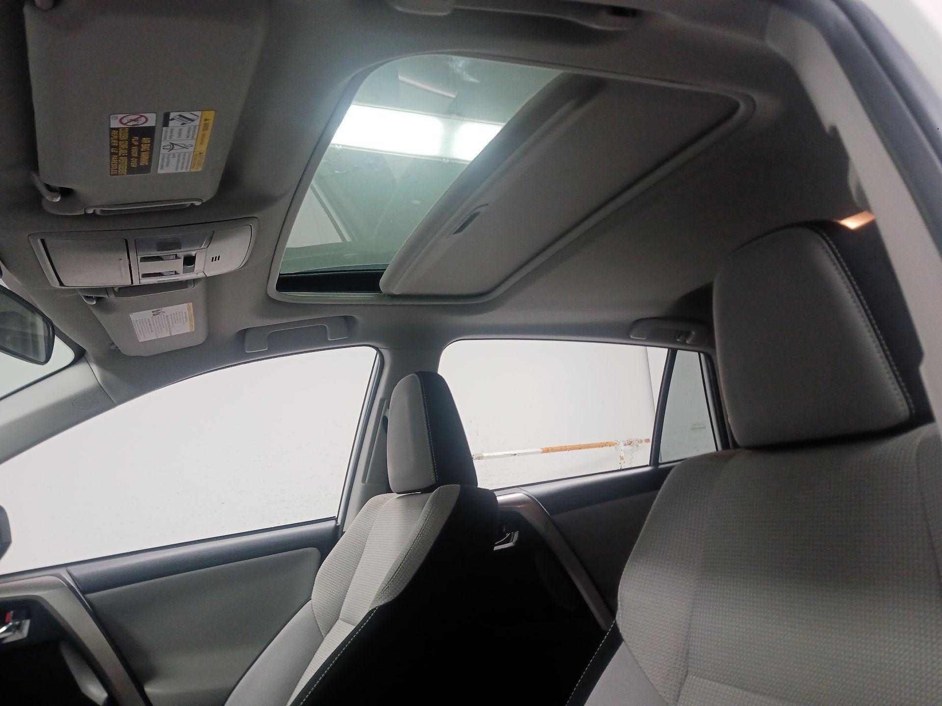 Thumbnail: 2018 Toyota RAV4 - 19