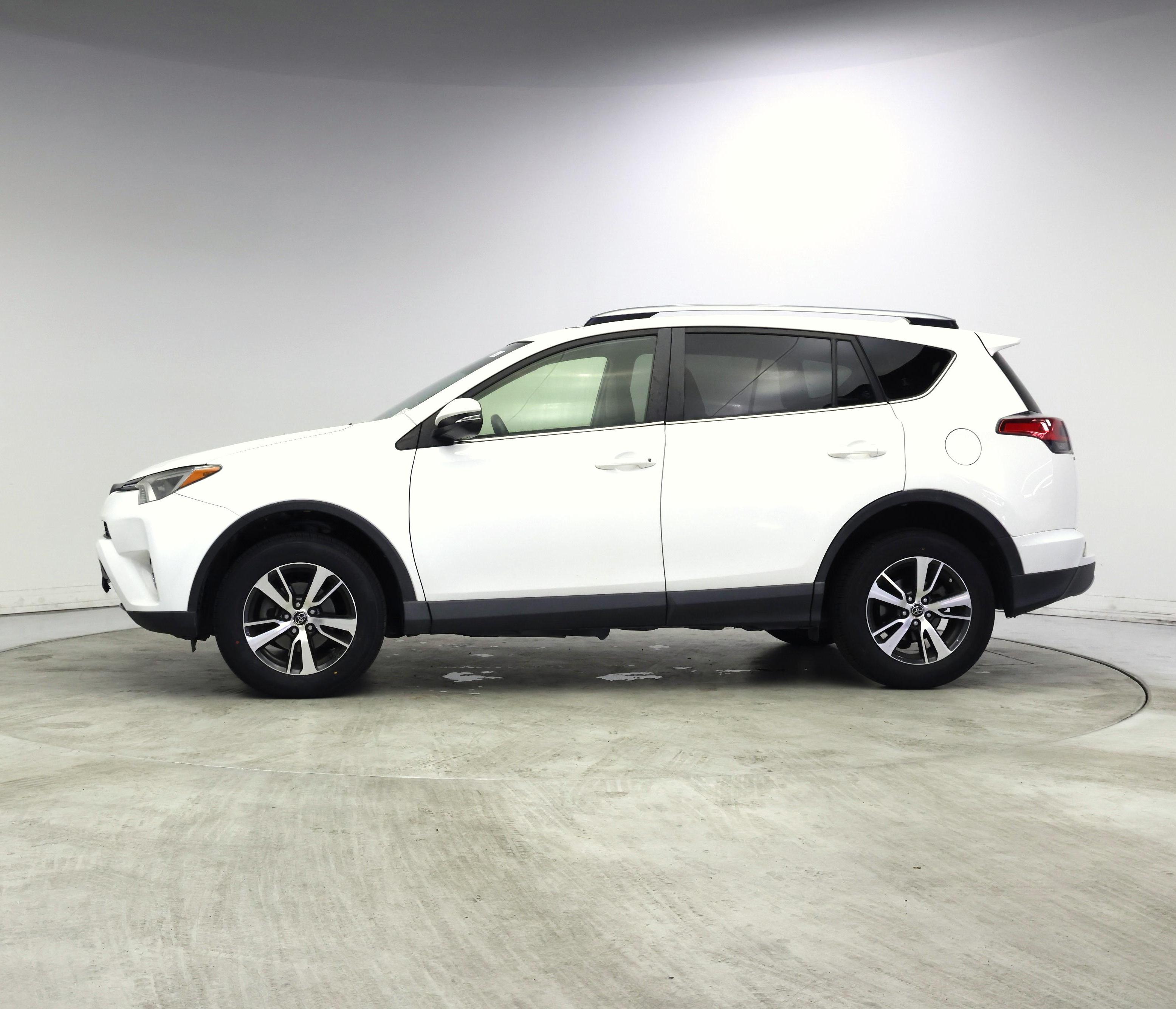 Thumbnail: 2018 Toyota RAV4 - 3