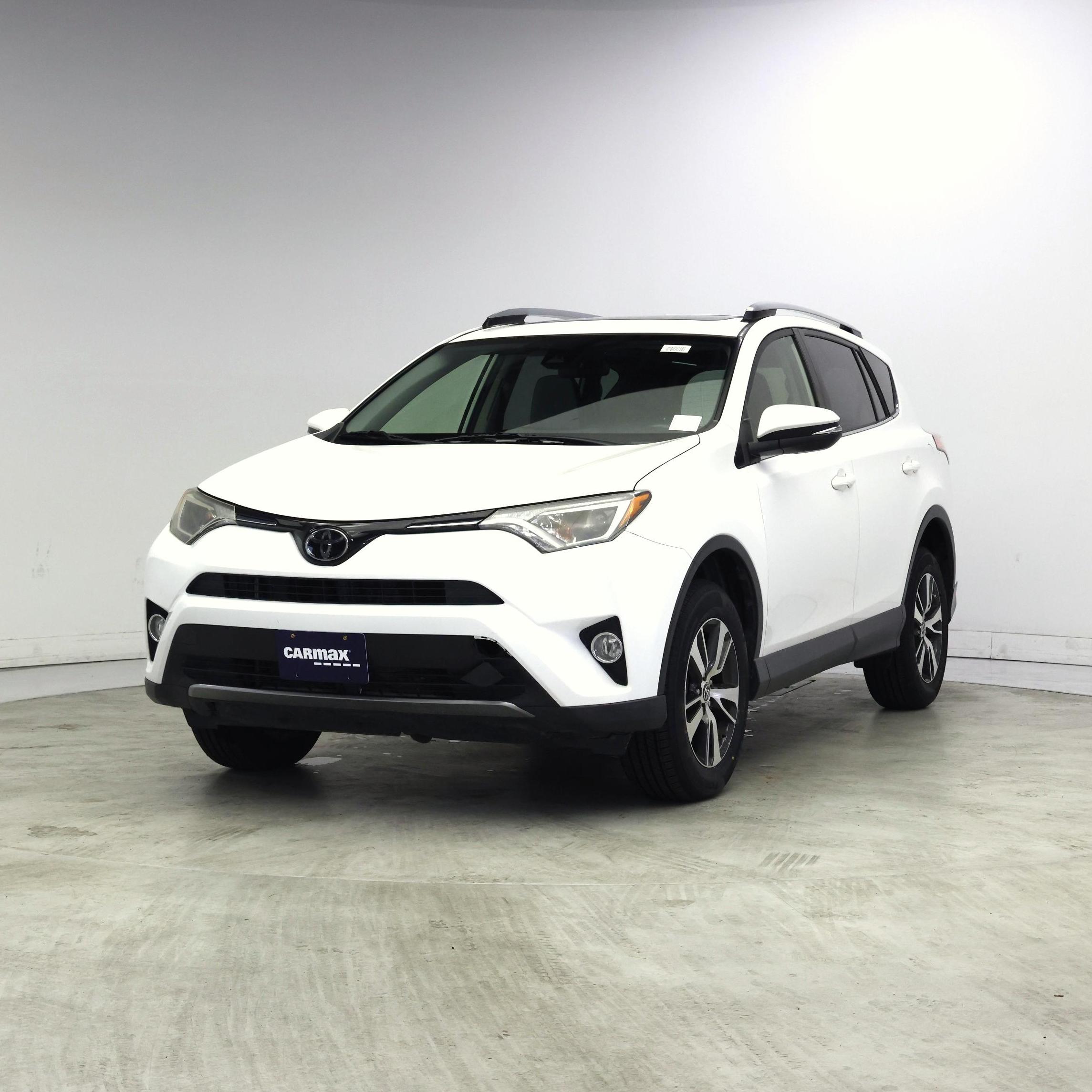 Thumbnail: 2018 Toyota RAV4 - 4