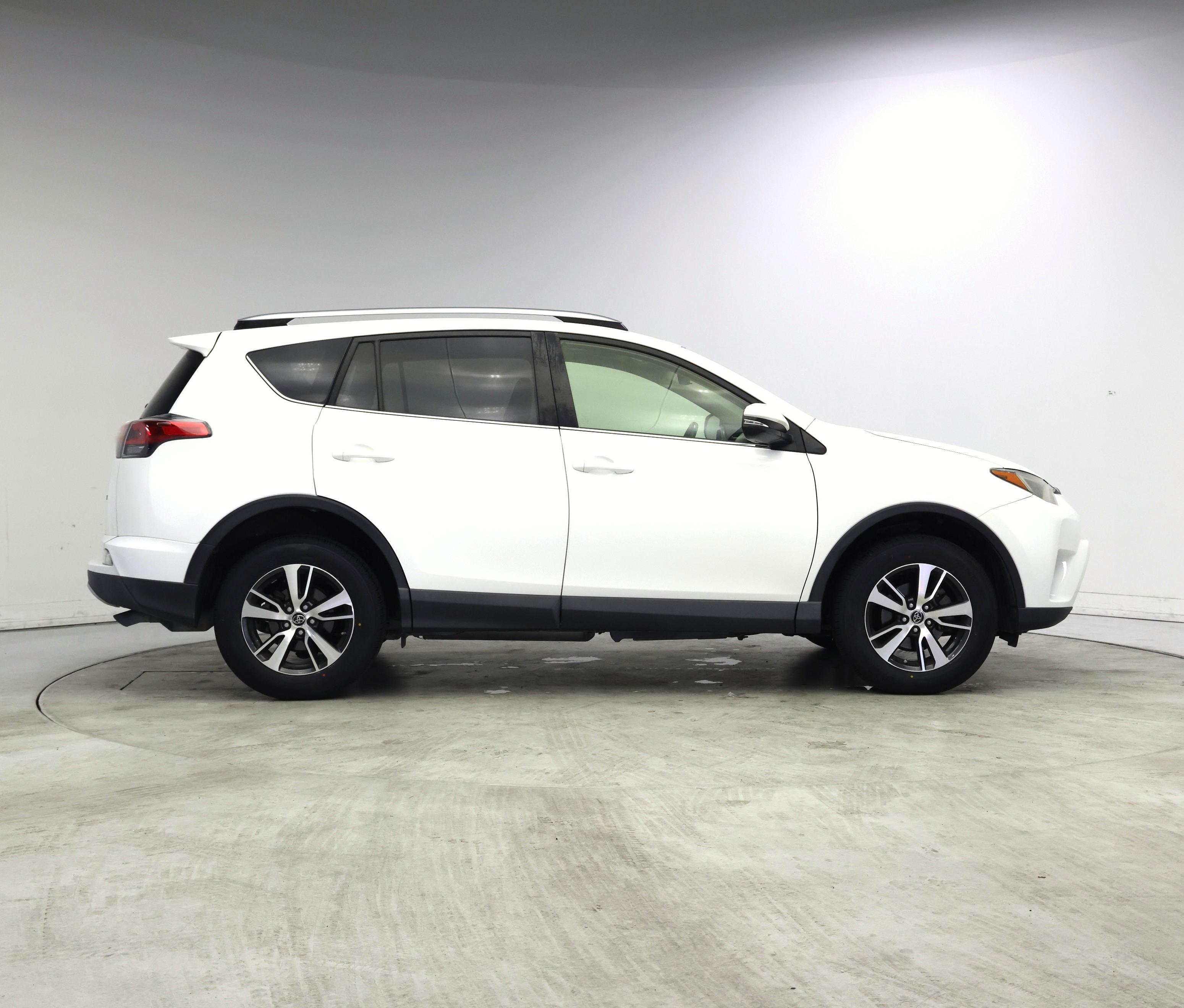 Thumbnail: 2018 Toyota RAV4 - 7