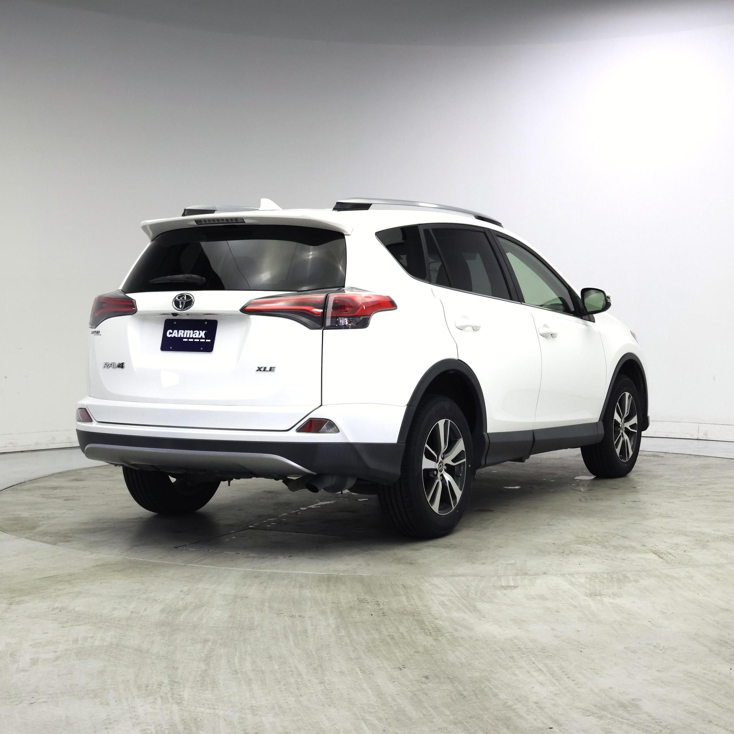 Thumbnail: 2018 Toyota RAV4 - 8