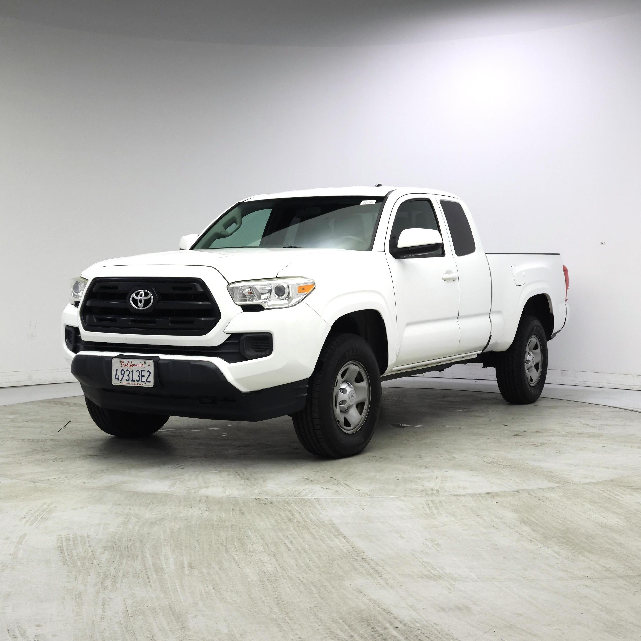 Thumbnail: 2017 Toyota Tacoma - 4