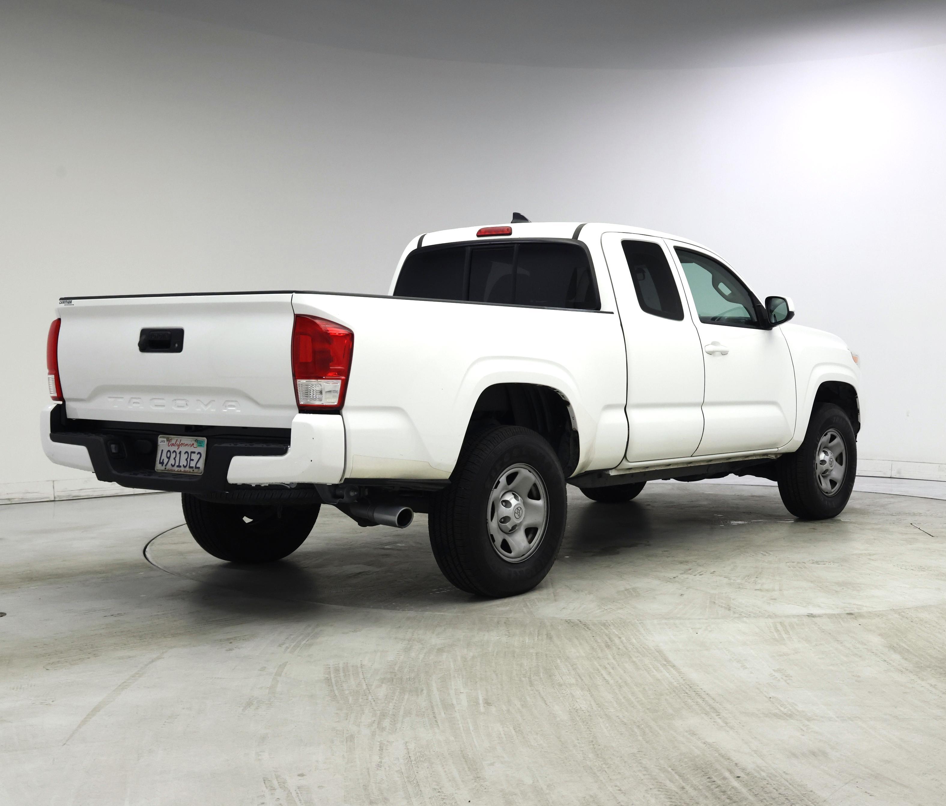 Thumbnail: 2017 Toyota Tacoma - 8