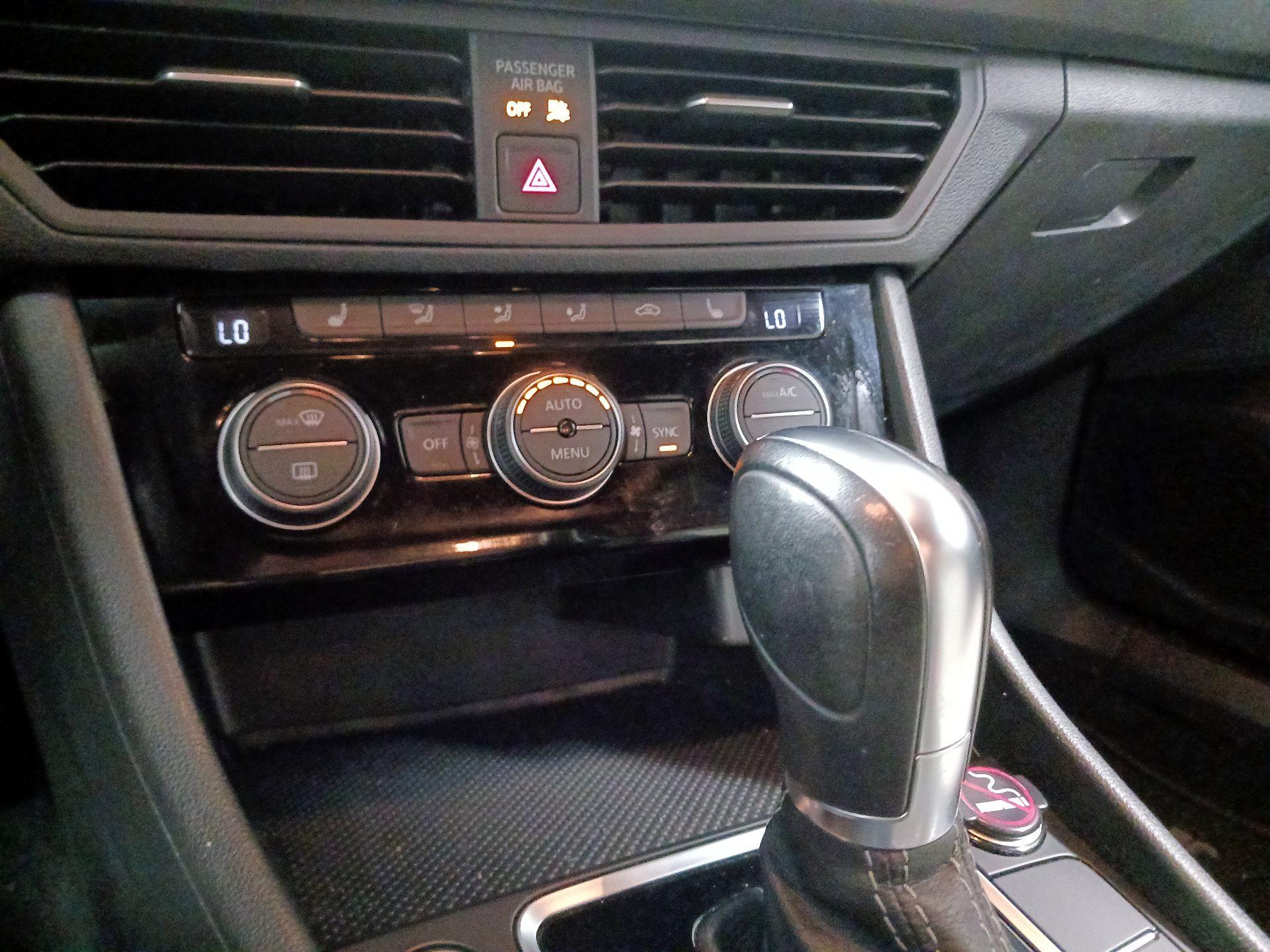 Thumbnail: 2019 Volkswagen Jetta - 15